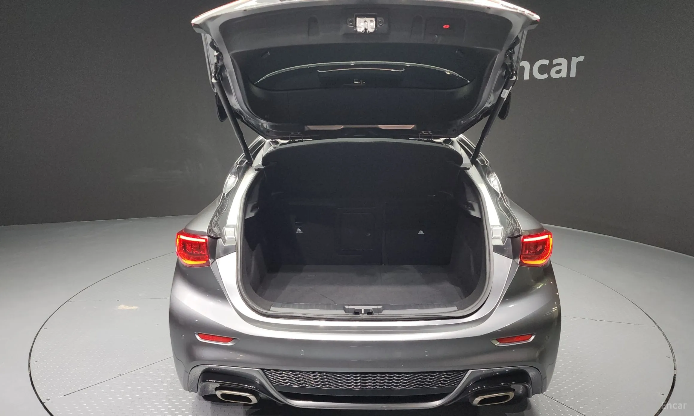 Infiniti Q30 превью 20