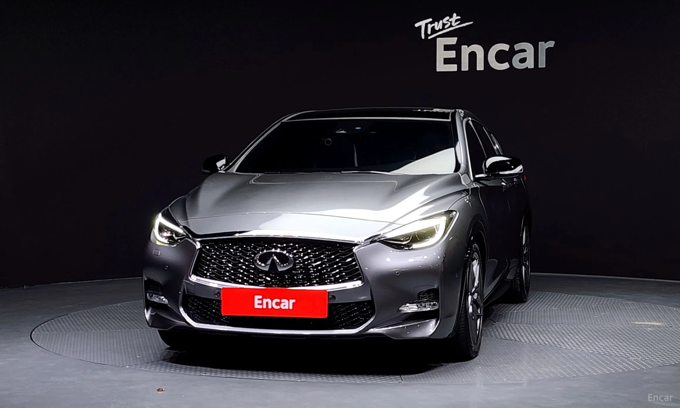 Infiniti Q30 превью 3