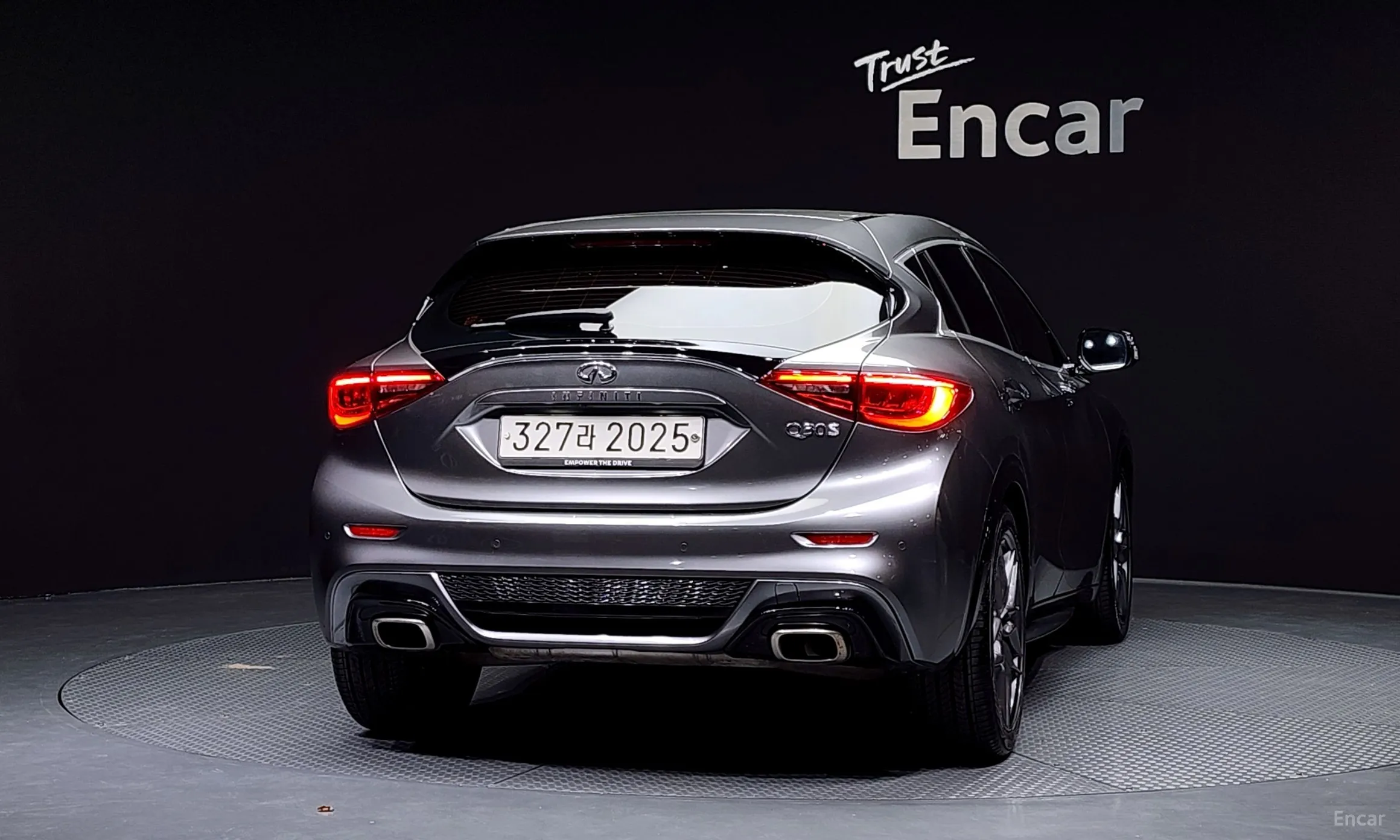 Infiniti Q30 превью 4