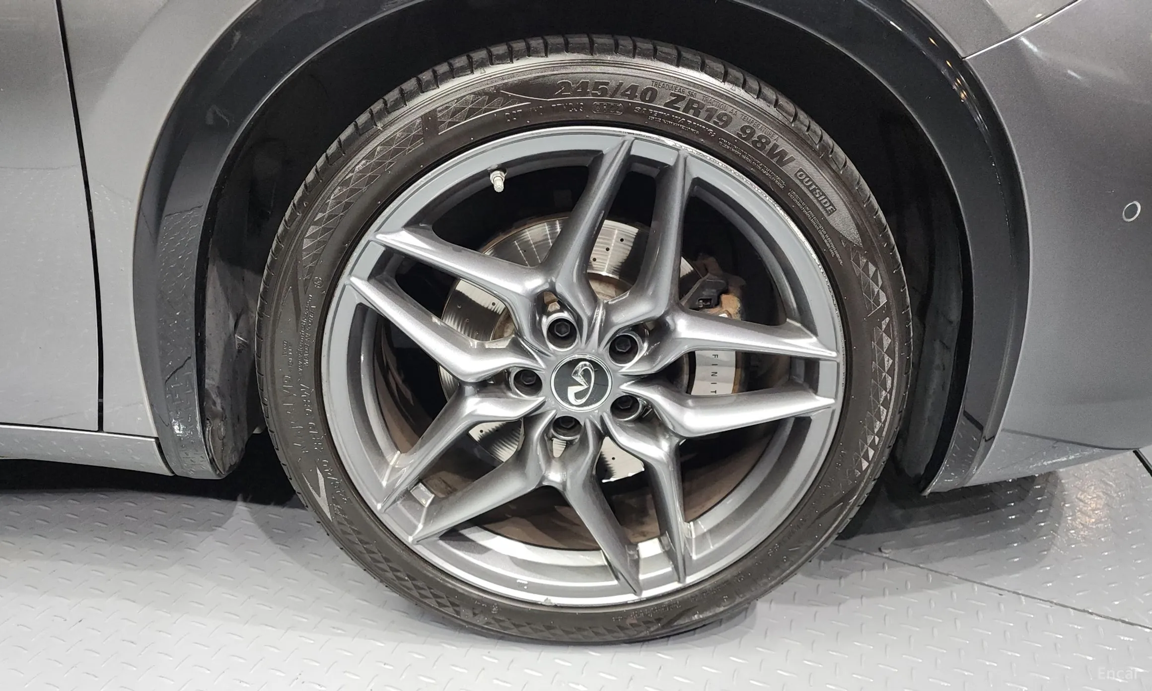Infiniti Q30 превью 5