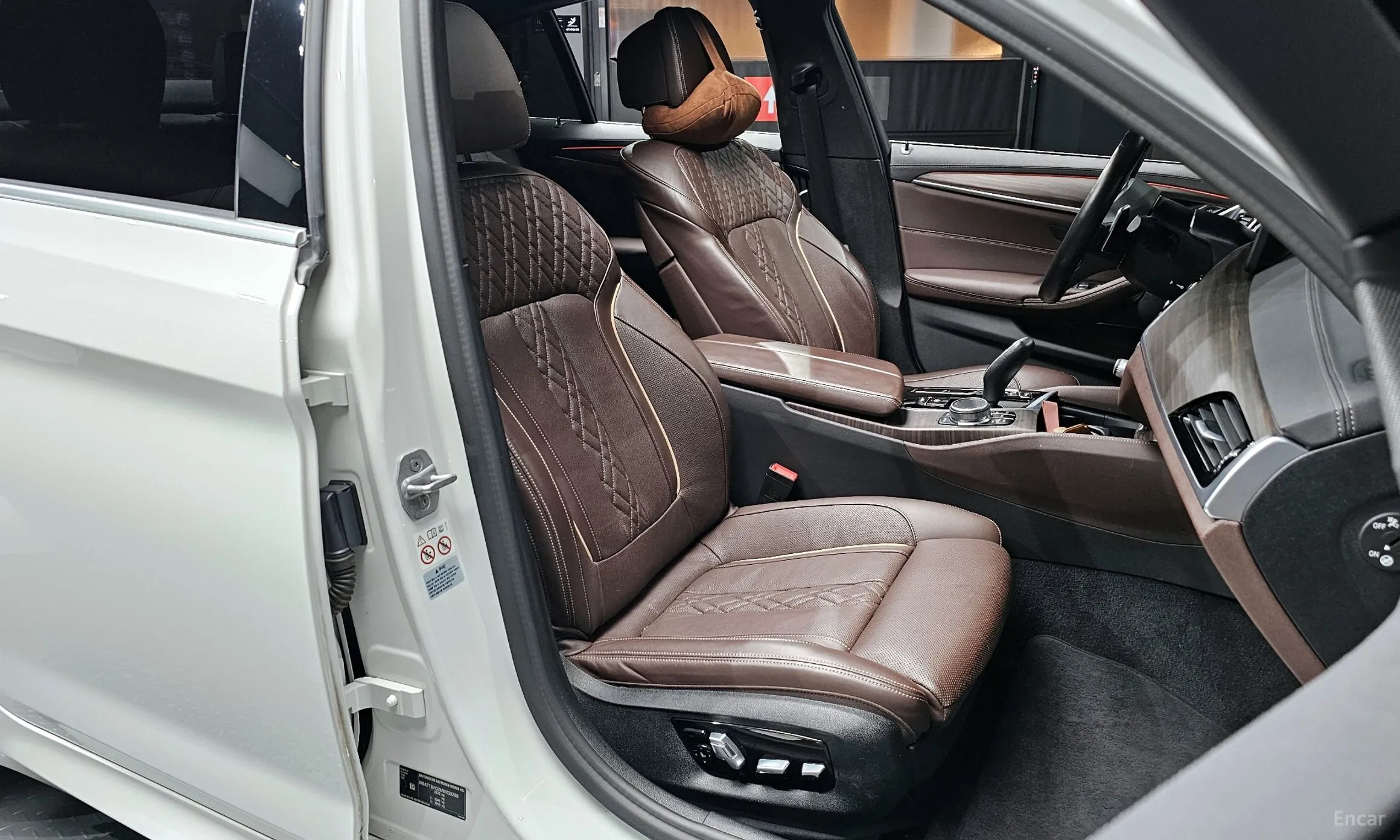 BMW 5 Series (G30) превью 10