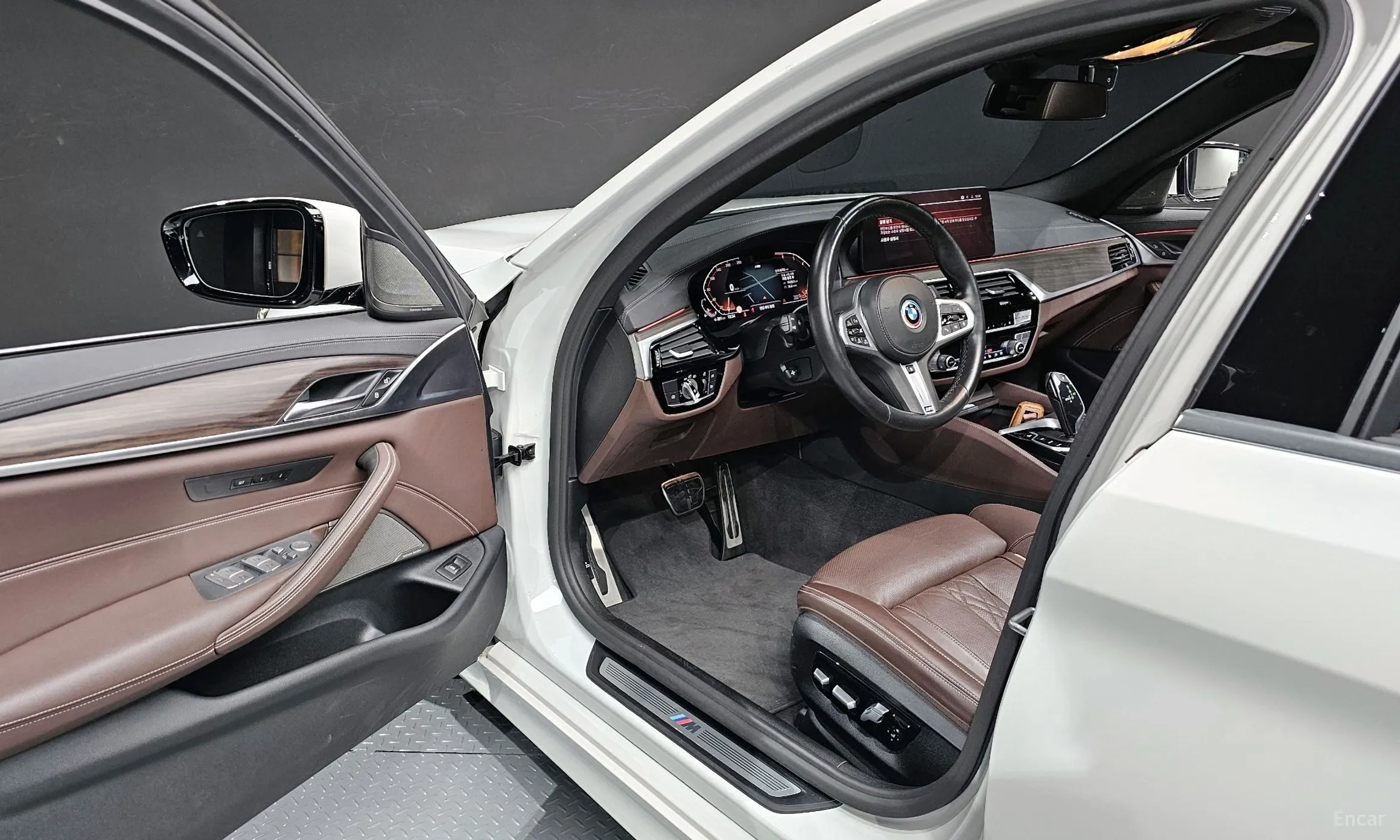 BMW 5 Series (G30) превью 11