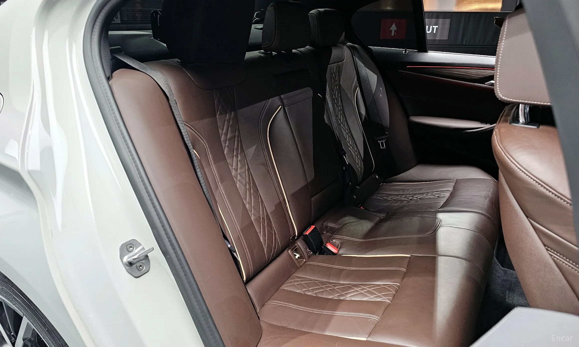 BMW 5 Series (G30) превью 12