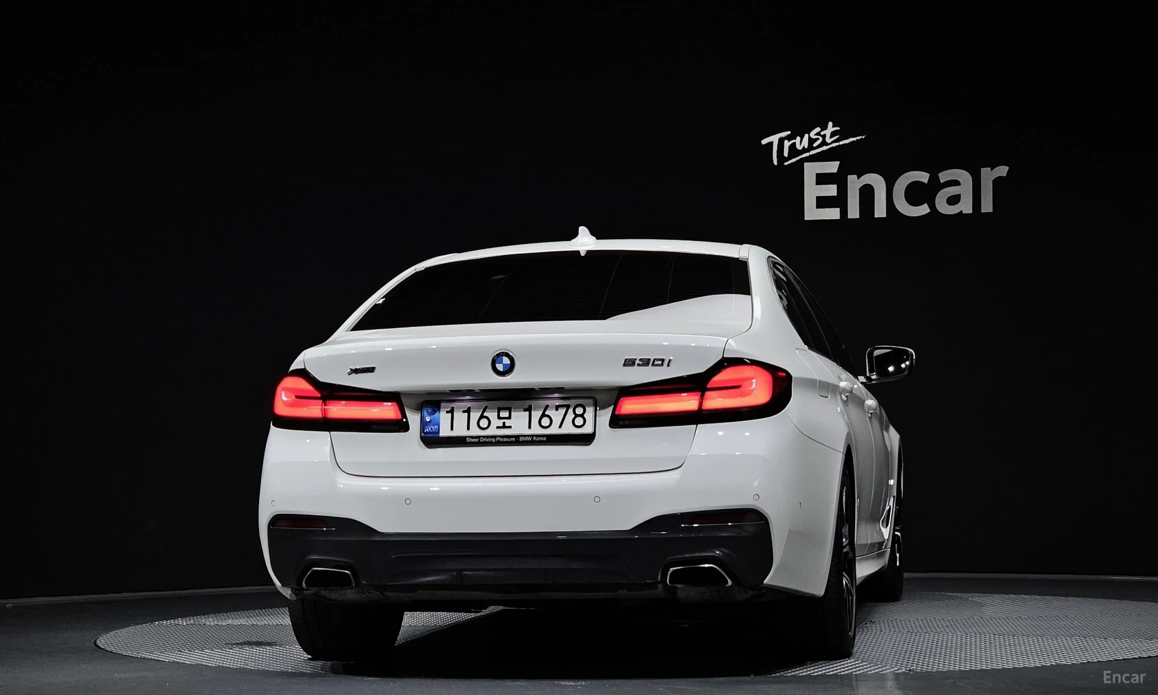BMW 5 Series (G30) превью 4