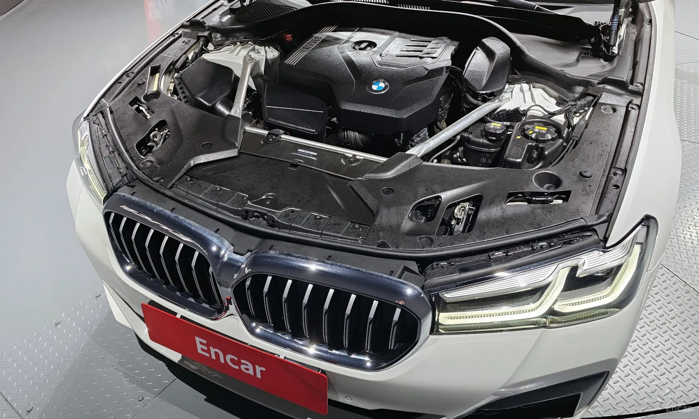BMW 5 Series (G30) превью 6