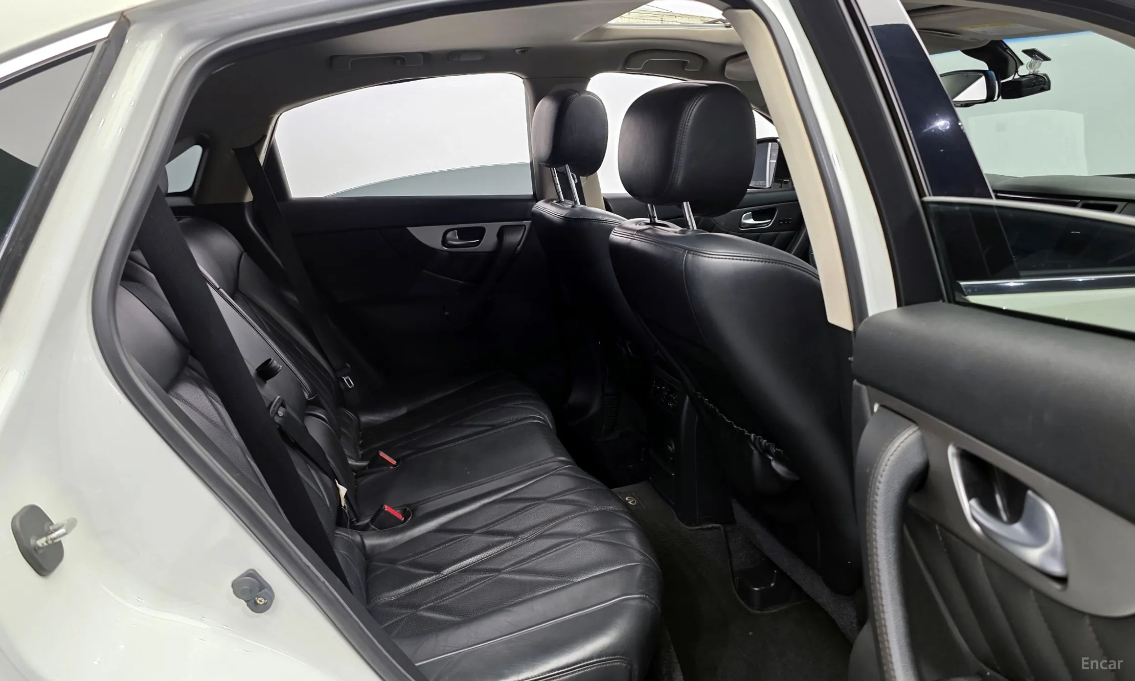 Infiniti QX70 превью 12