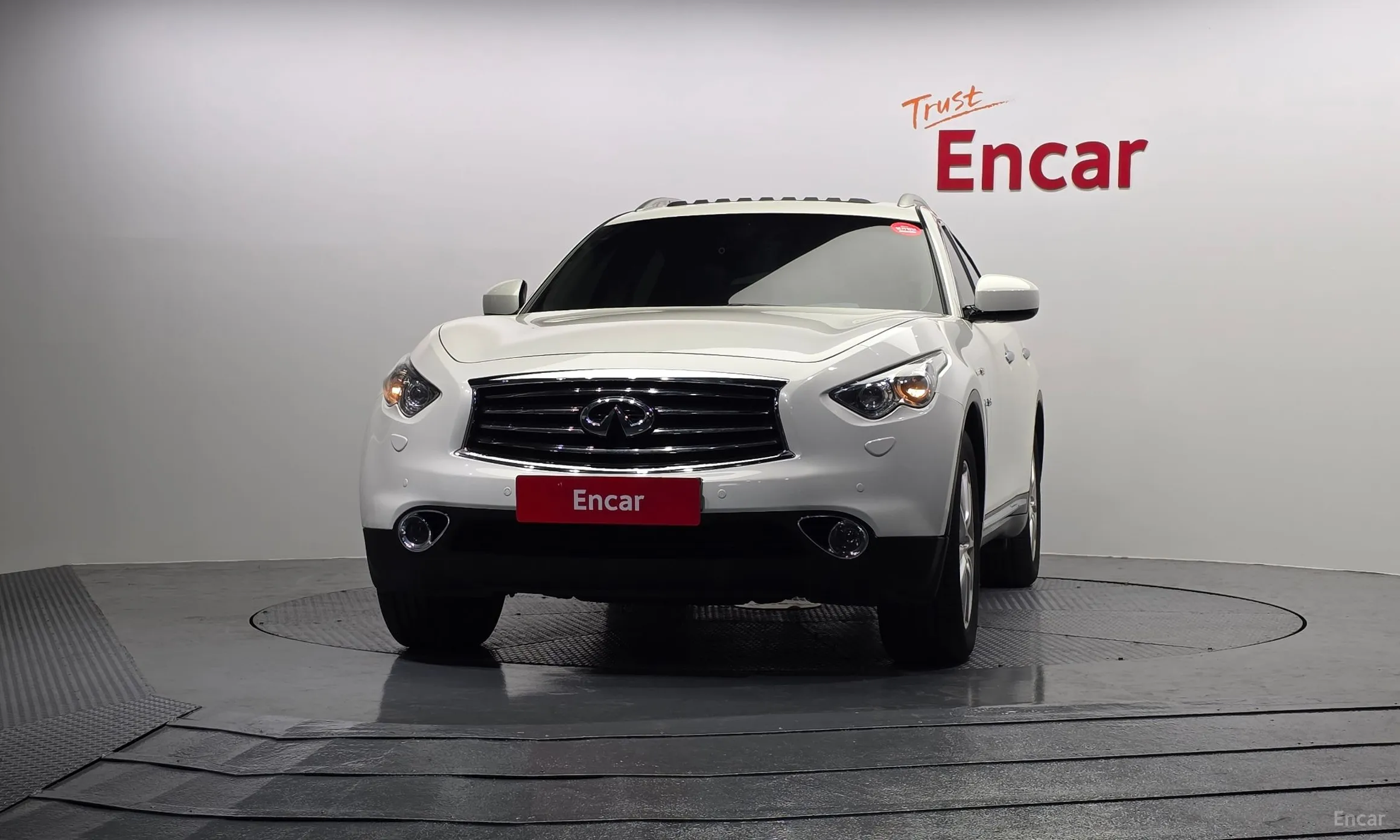 Infiniti QX70 превью 3