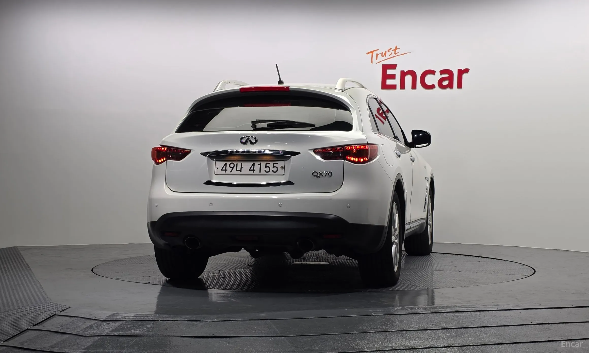 Infiniti QX70 превью 4