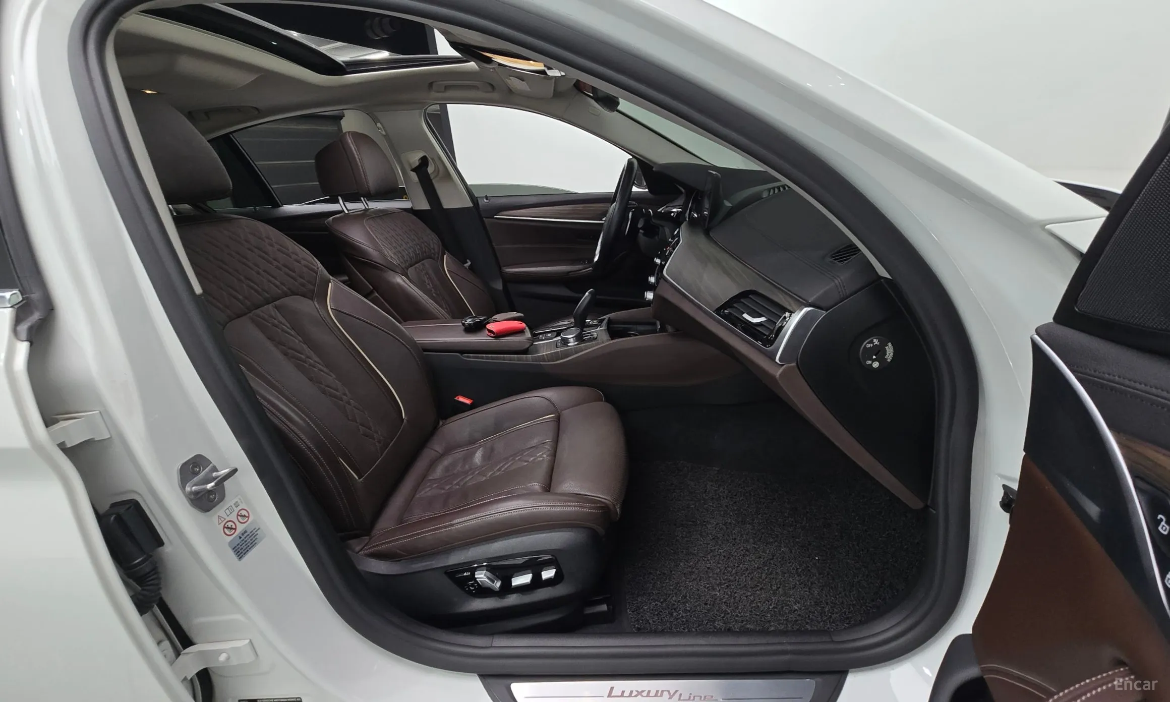 BMW 5 Series (G30) превью 11