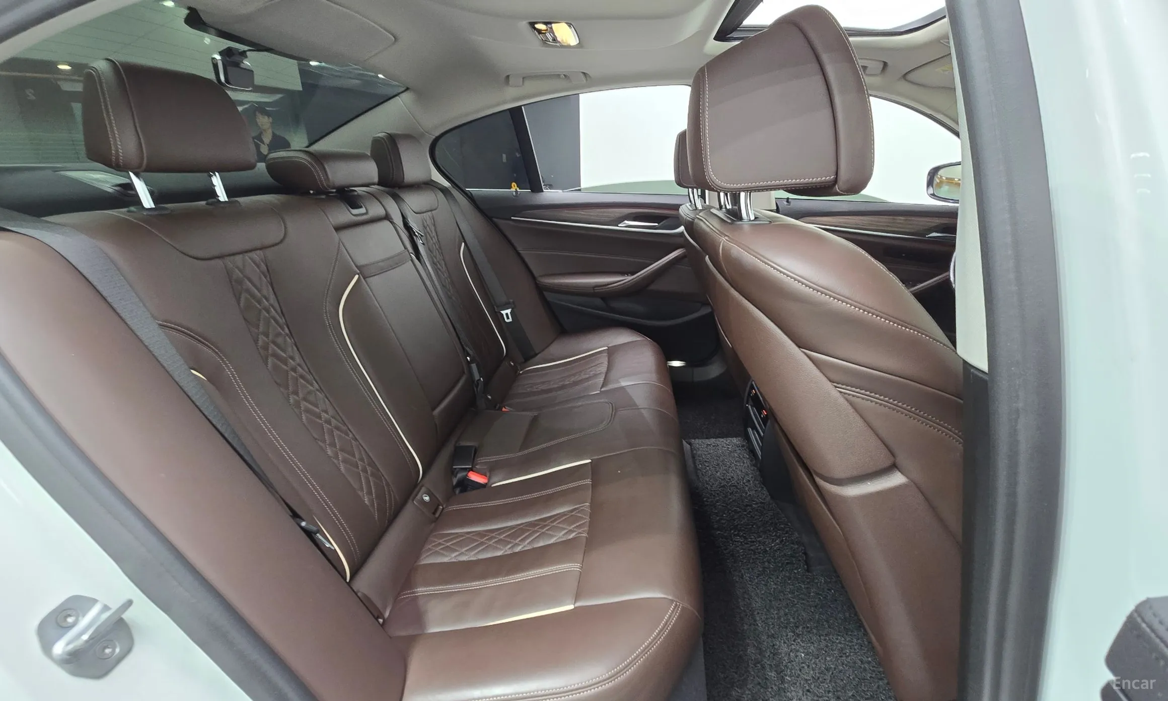 BMW 5 Series (G30) превью 12