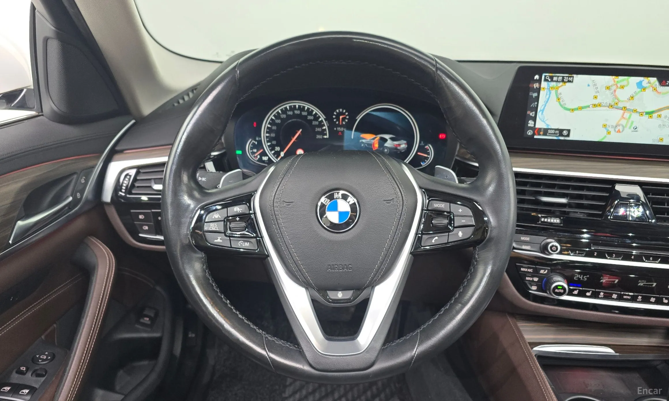 BMW 5 Series (G30) превью 13