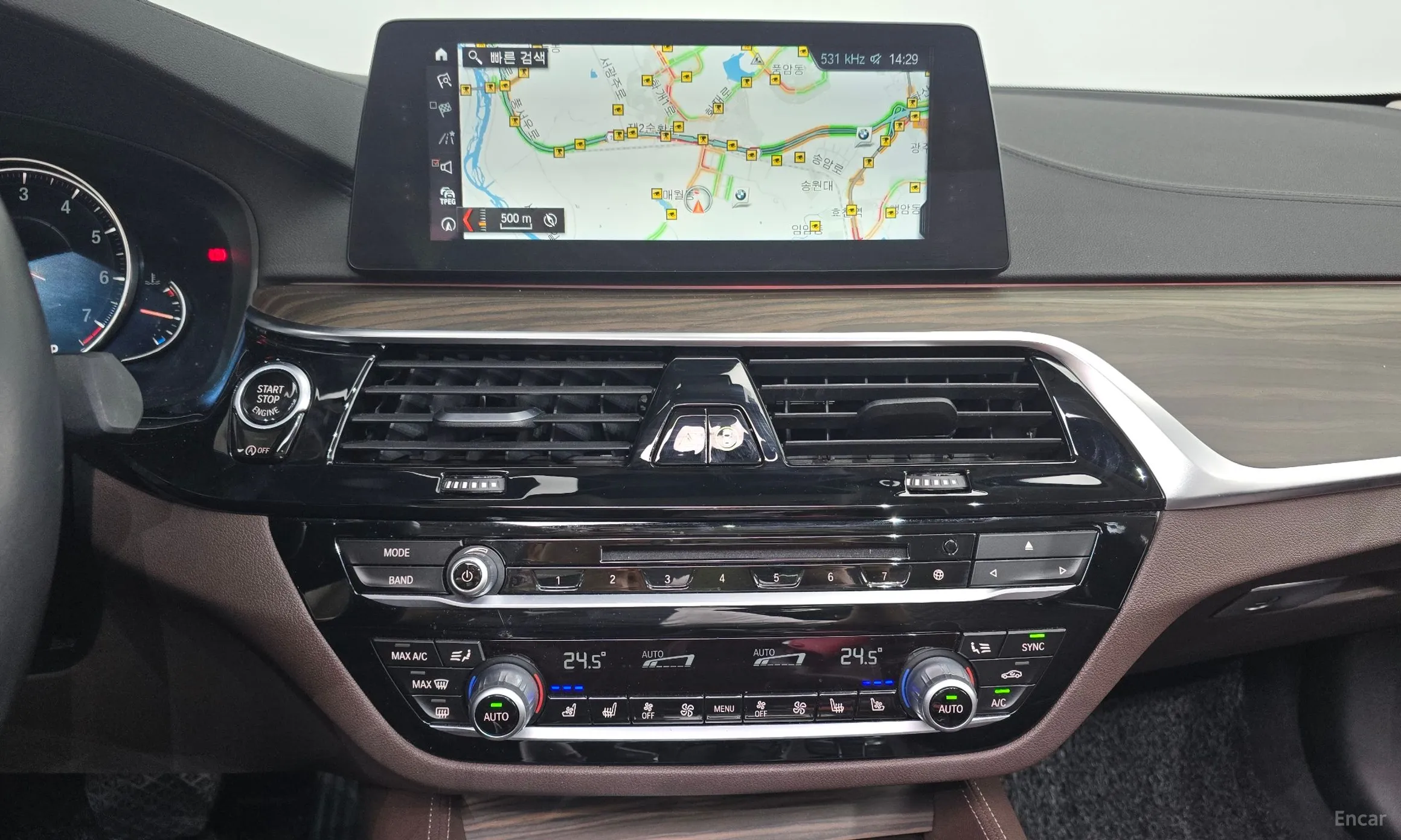 BMW 5 Series (G30) превью 14