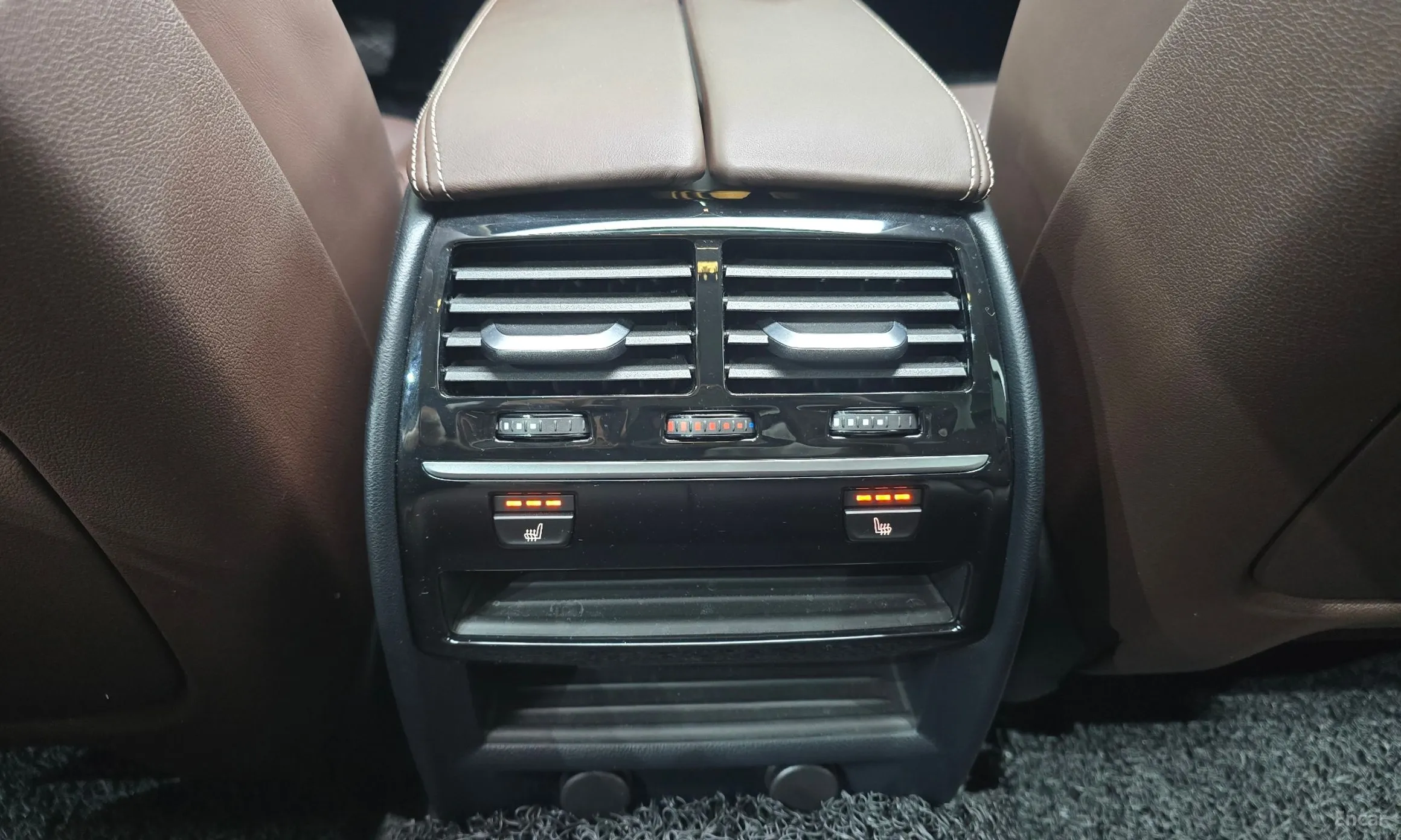 BMW 5 Series (G30) превью 19