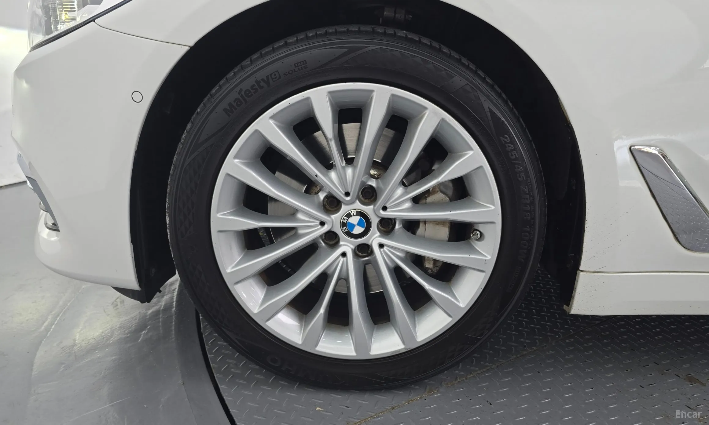 BMW 5 Series (G30) превью 5