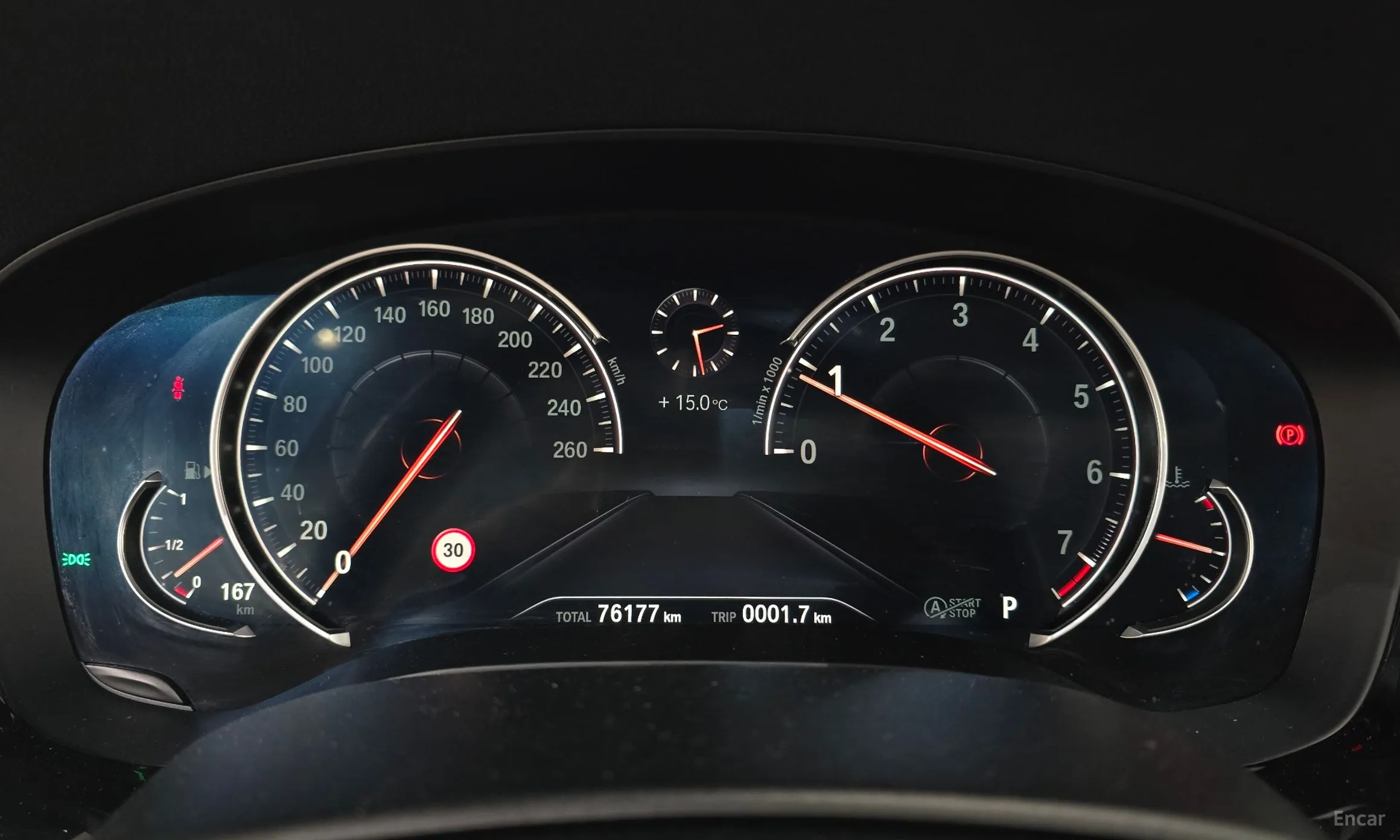 BMW 5 Series (G30) превью 8