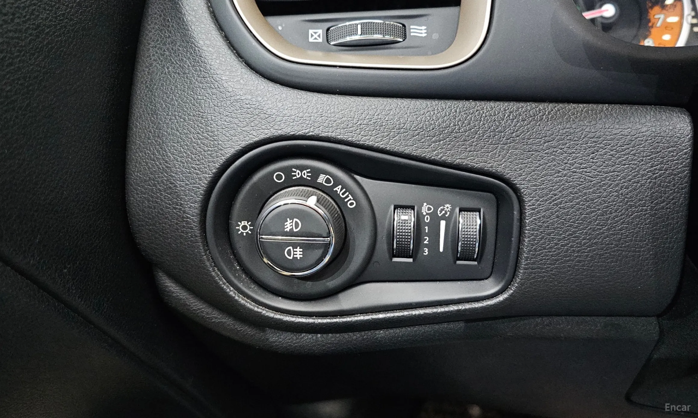 Jeep Renegade превью 17