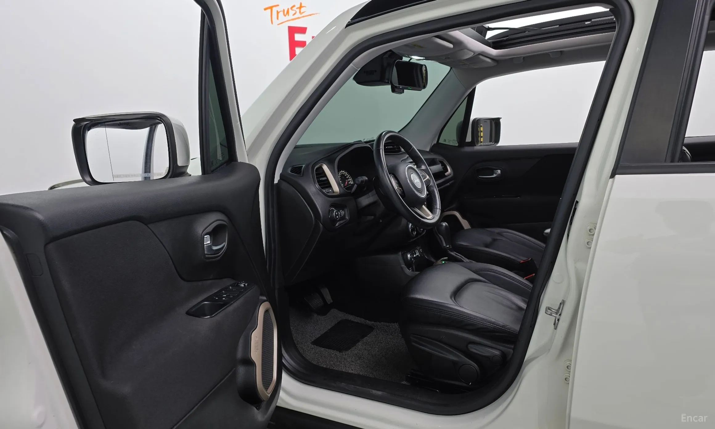 Jeep Renegade превью 10