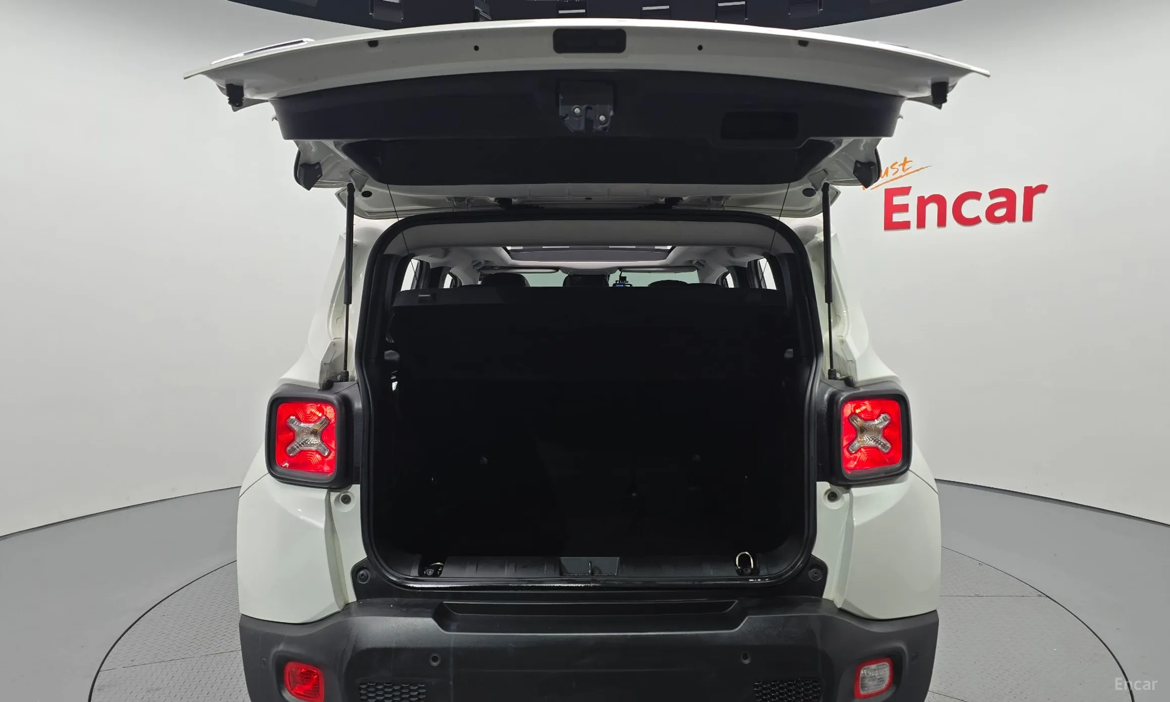 Jeep Renegade превью 20