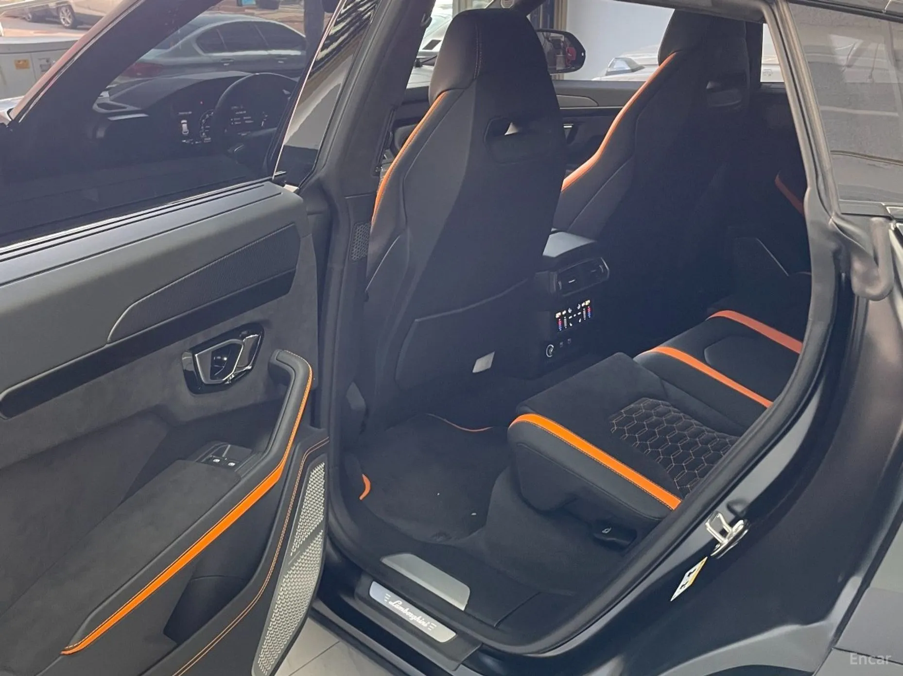 Lamborghini Urus превью 13
