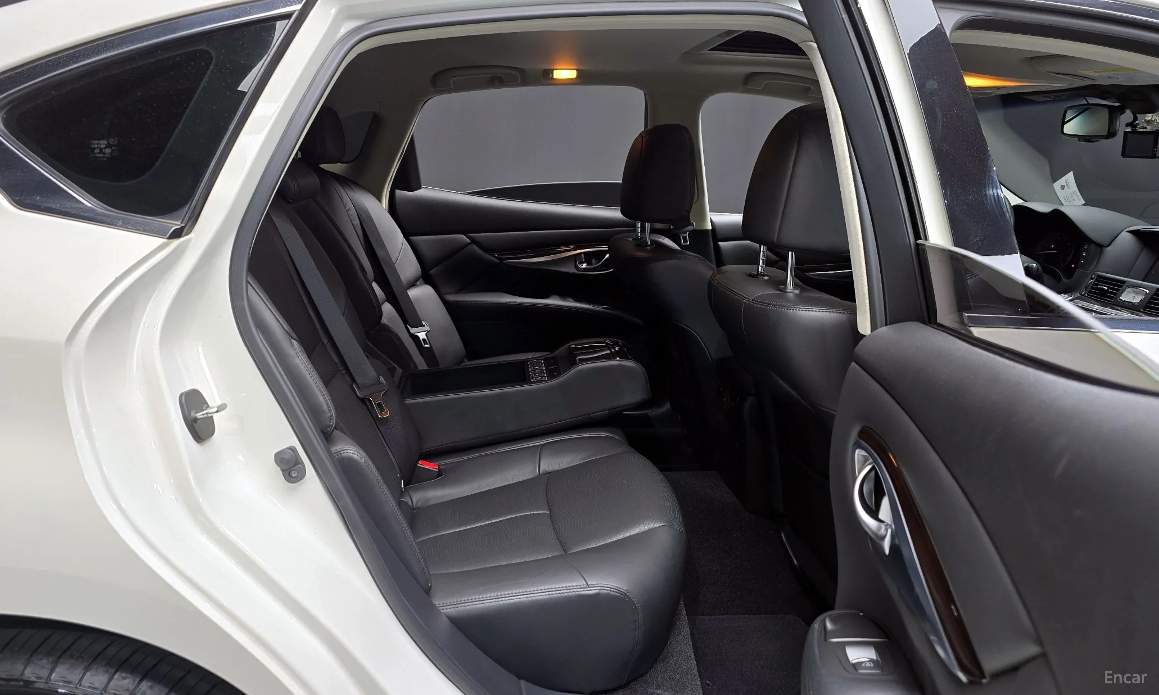 Infiniti Q70 превью 12