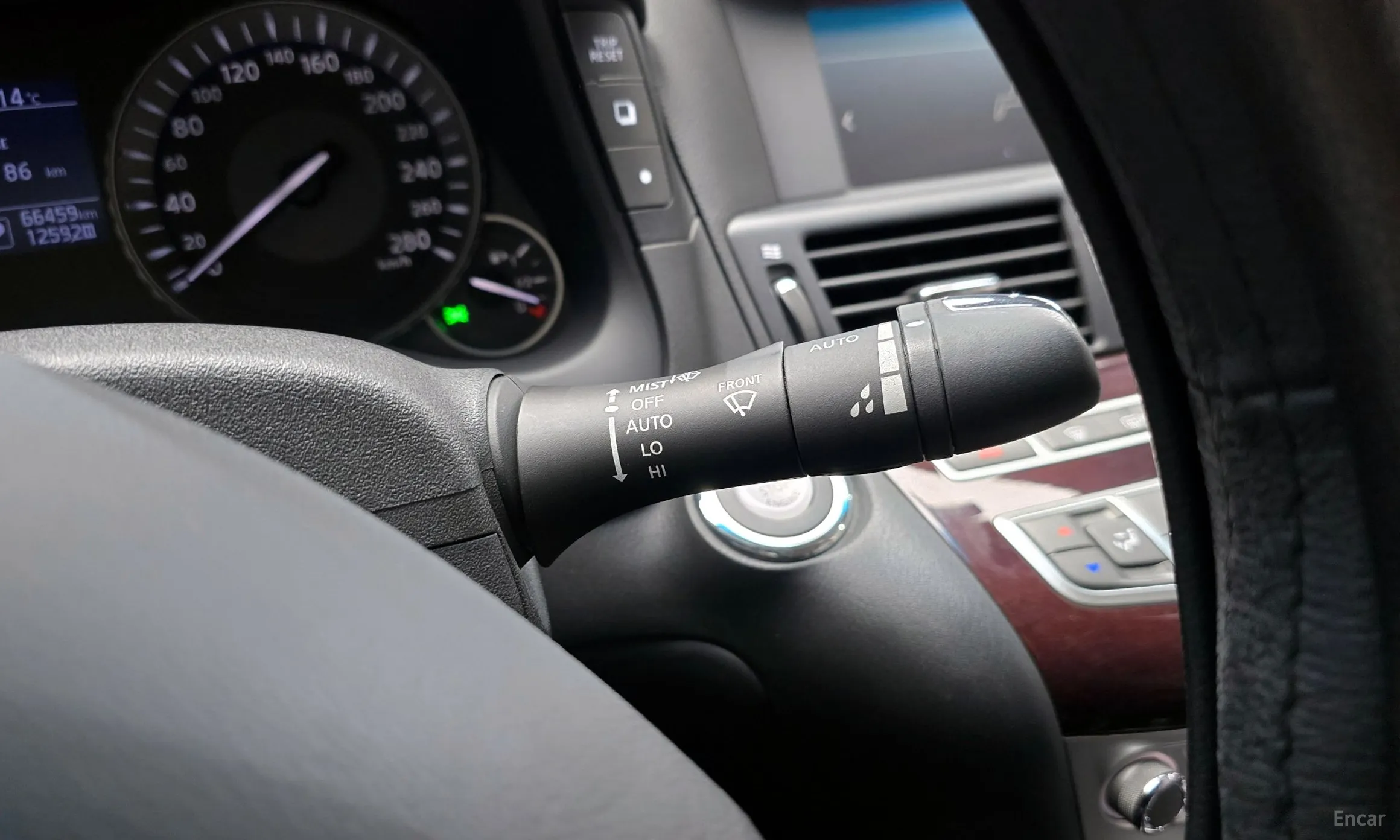 Infiniti Q70 превью 14