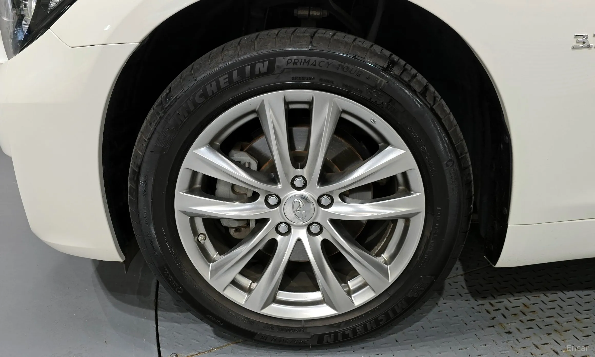 Infiniti Q70 превью 5
