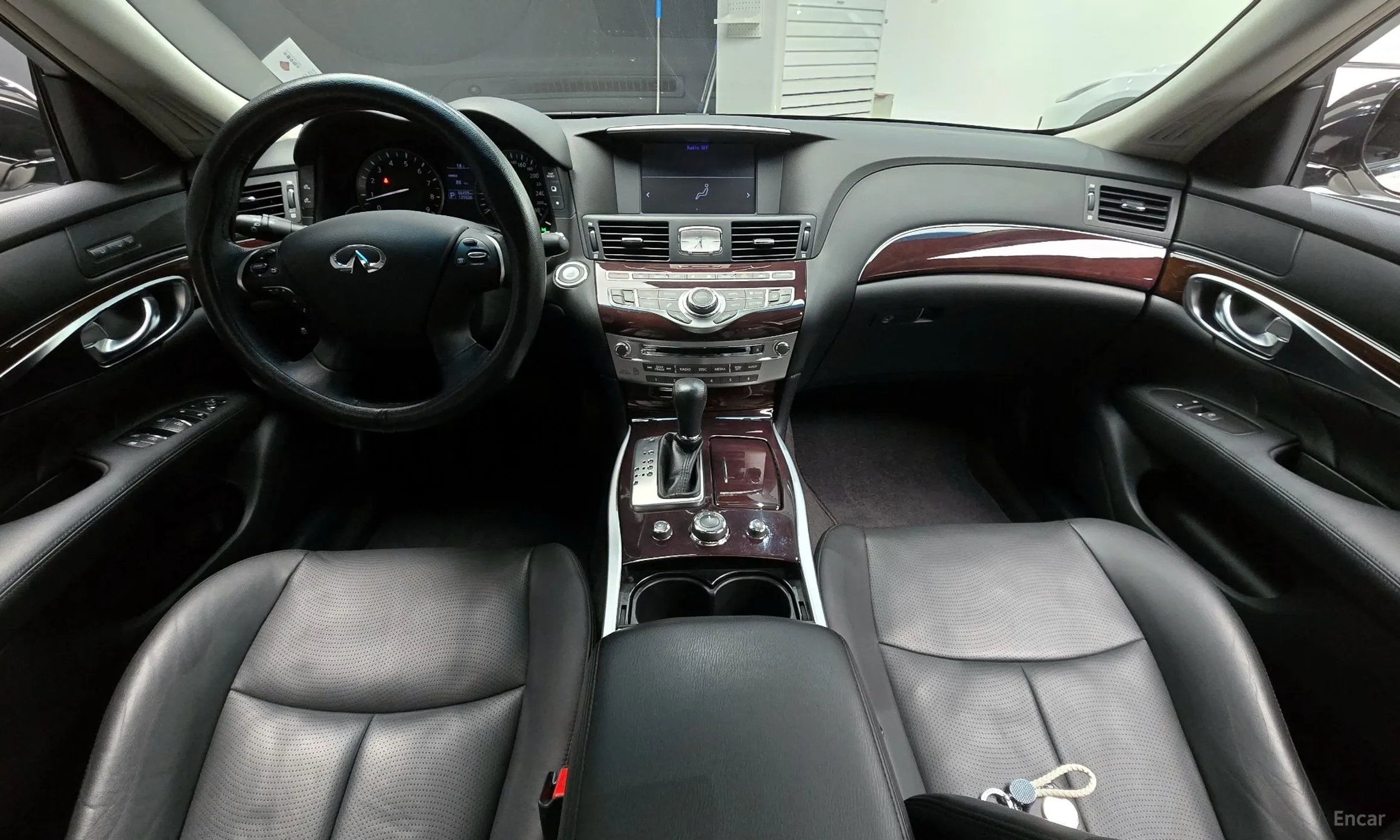 Infiniti Q70 превью 7