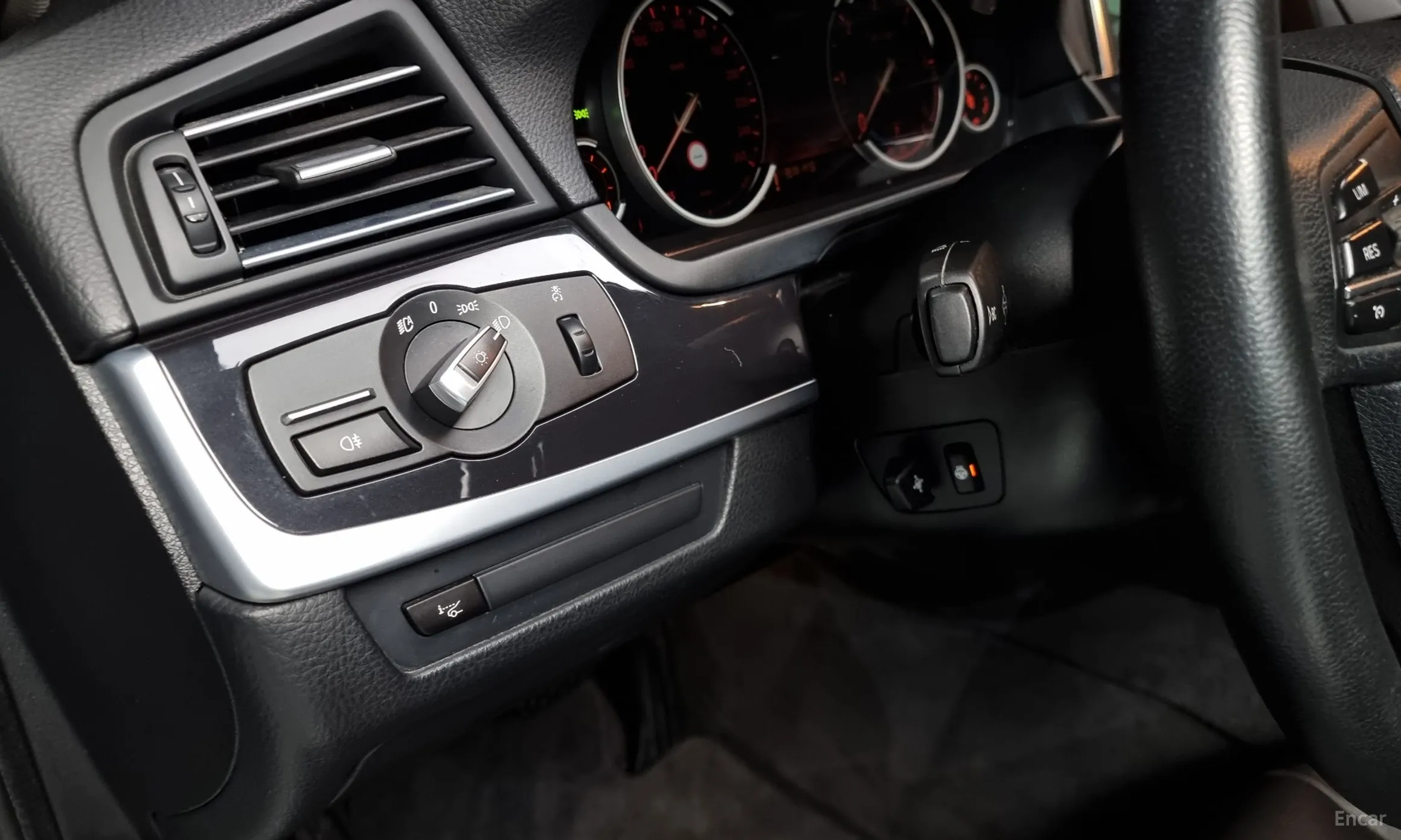 BMW 5 Series (F10) превью 14