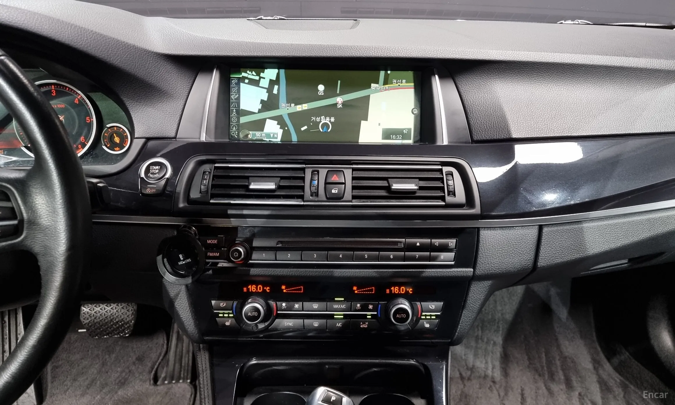 BMW 5 Series (F10) превью 15
