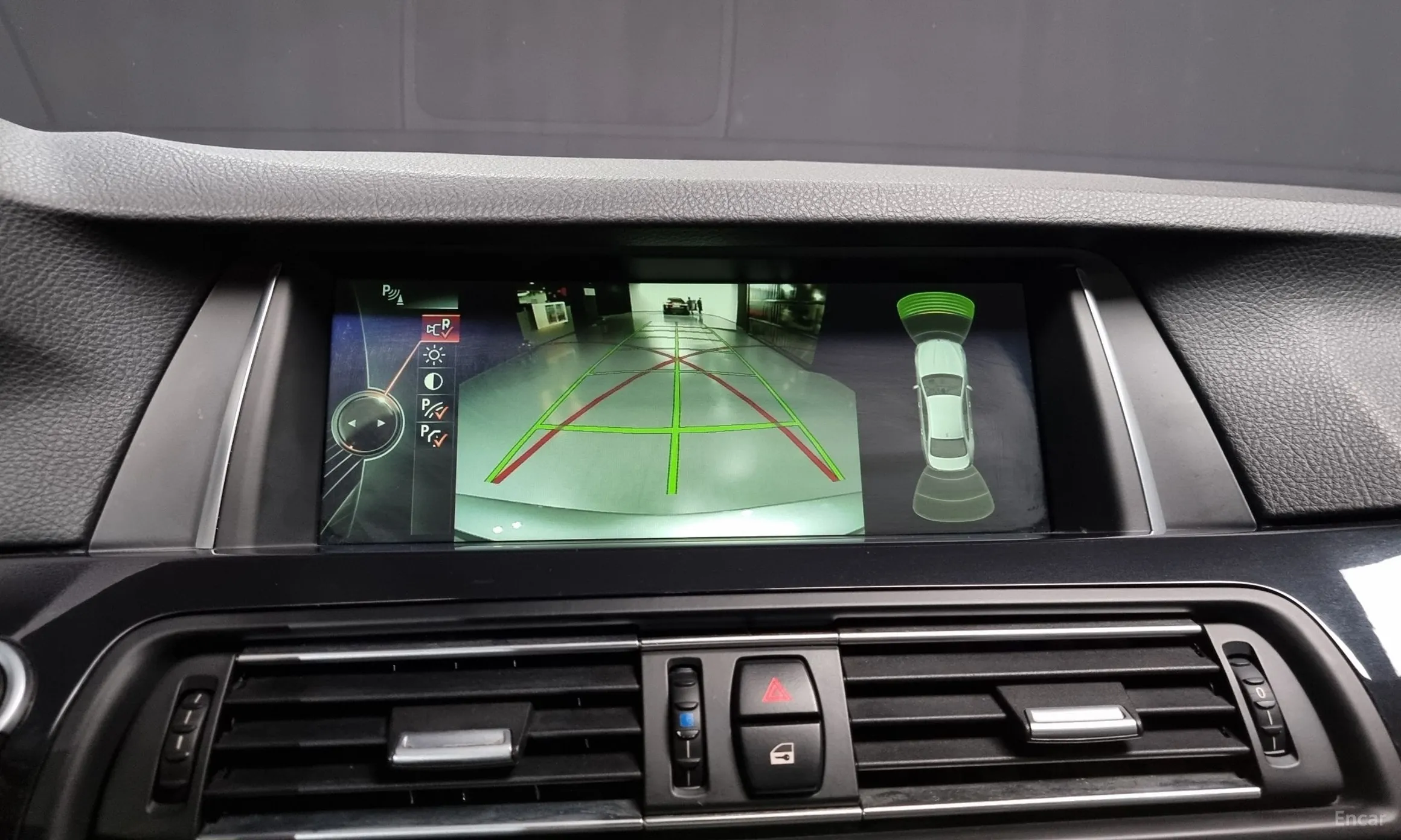 BMW 5 Series (F10) превью 16