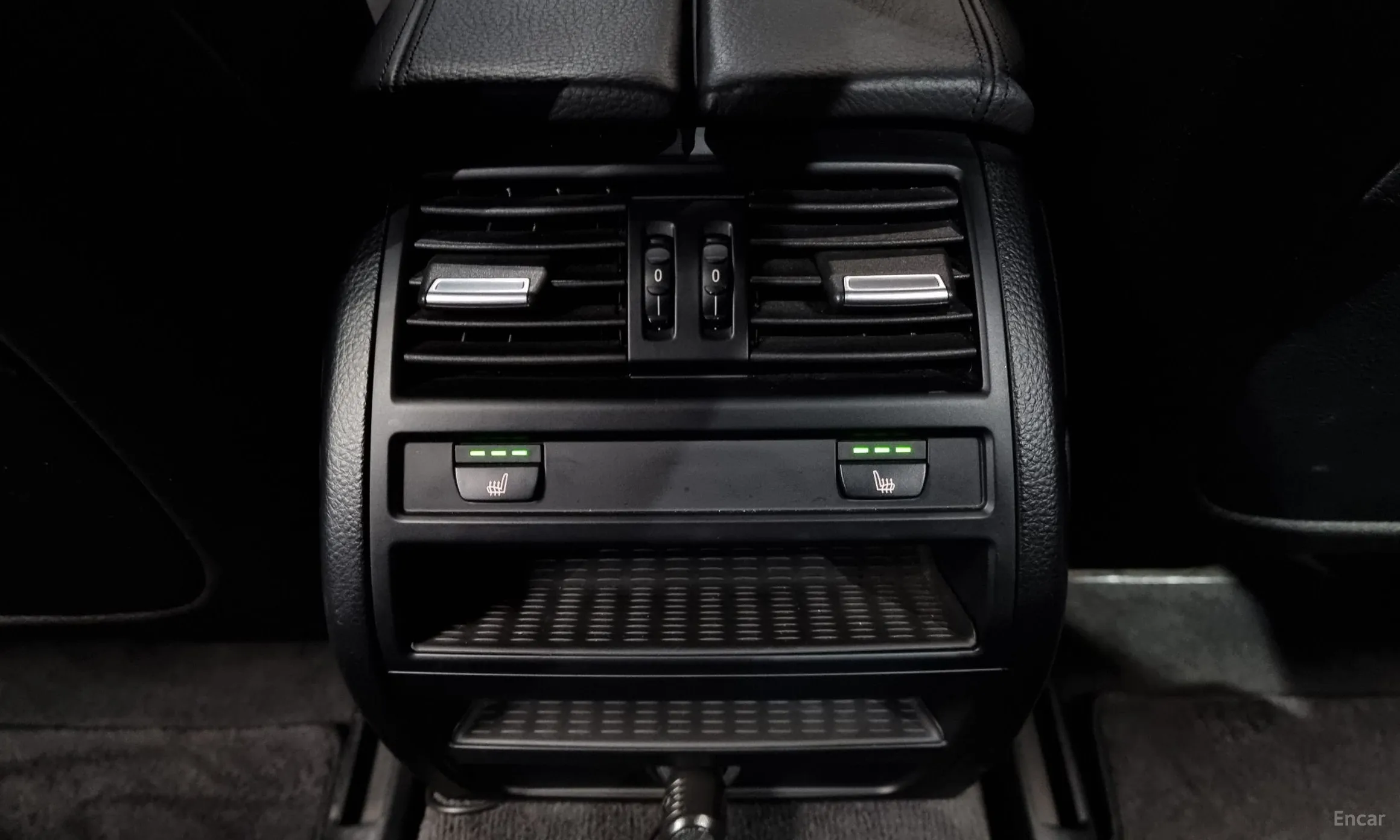 BMW 5 Series (F10) превью 18