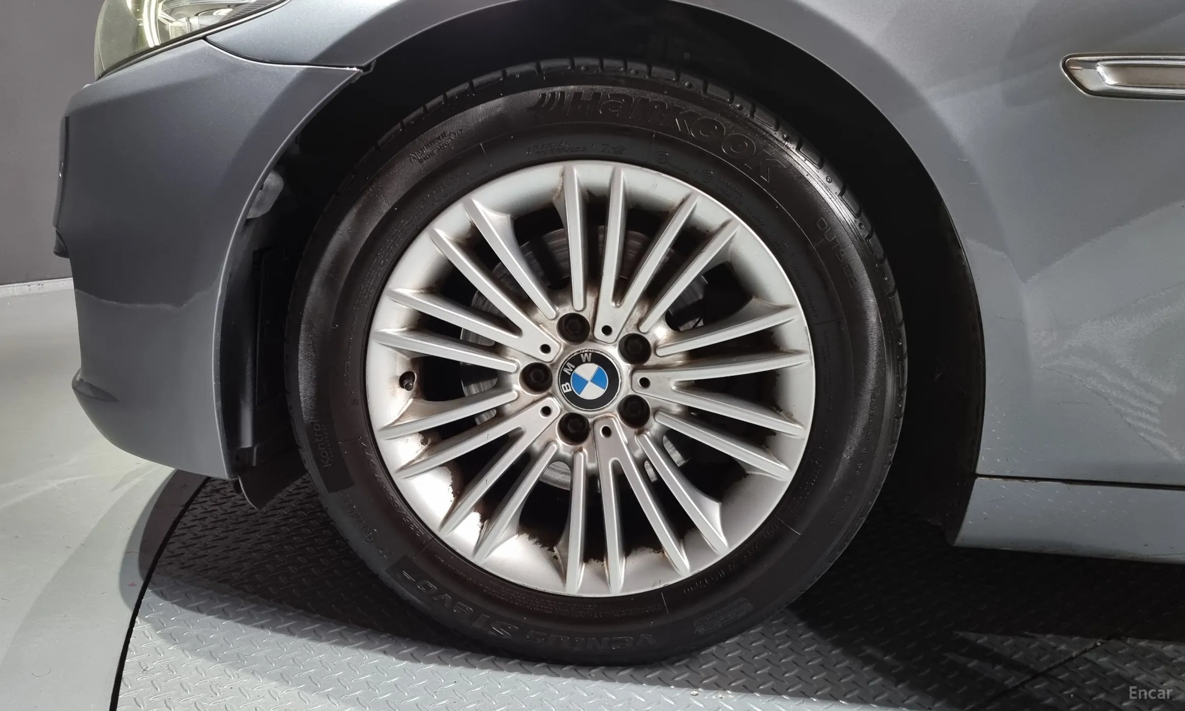 BMW 5 Series (F10) превью 5