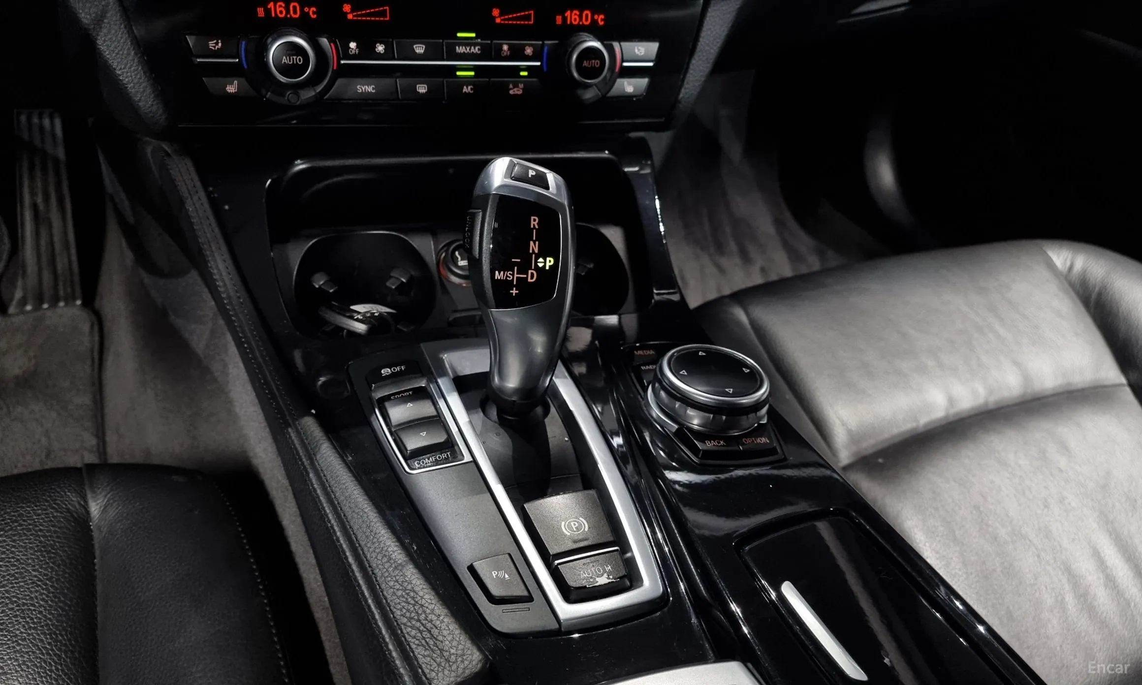 BMW 5 Series (F10) превью 9