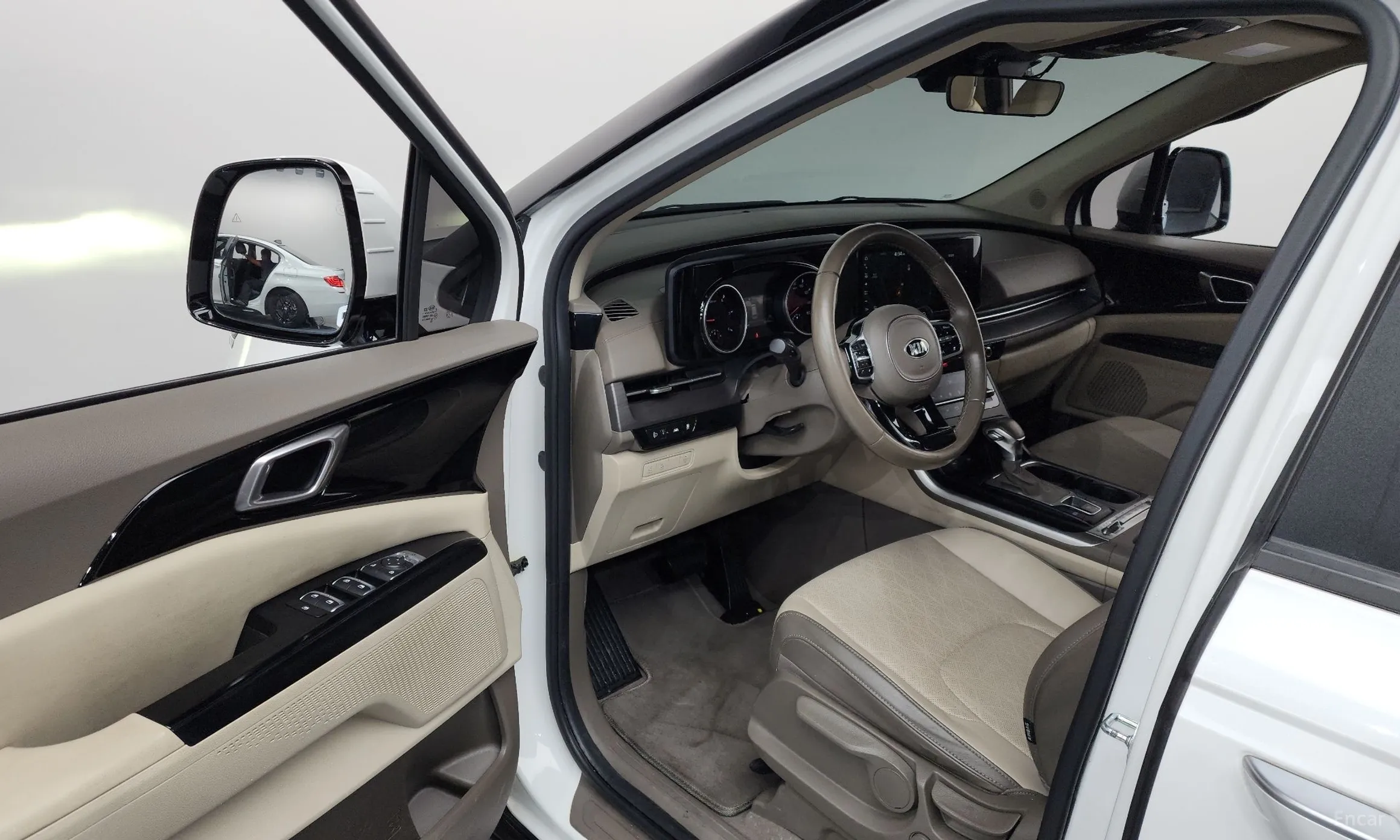 Kia Carnival Gen 4 превью 10