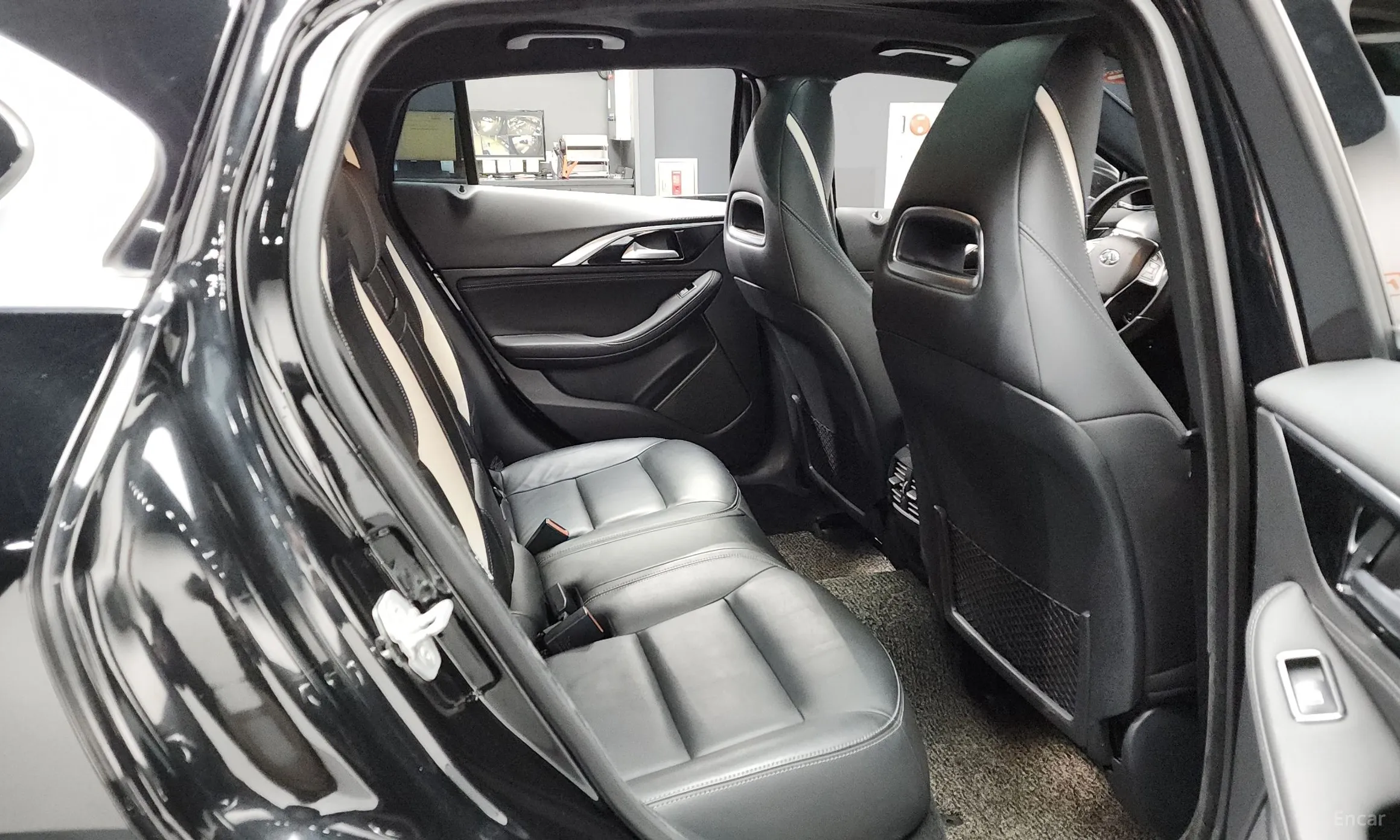 Infiniti Q30 превью 12