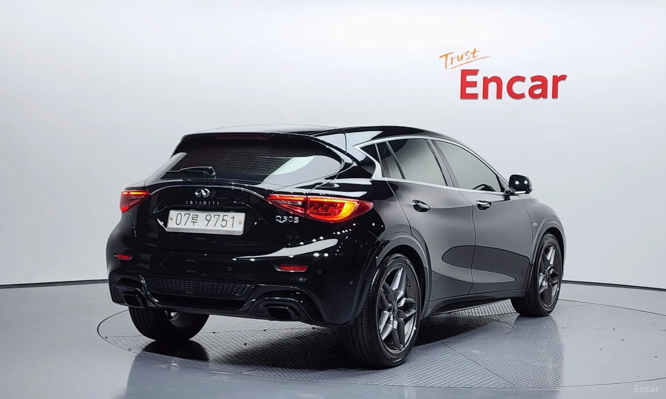 Infiniti Q30