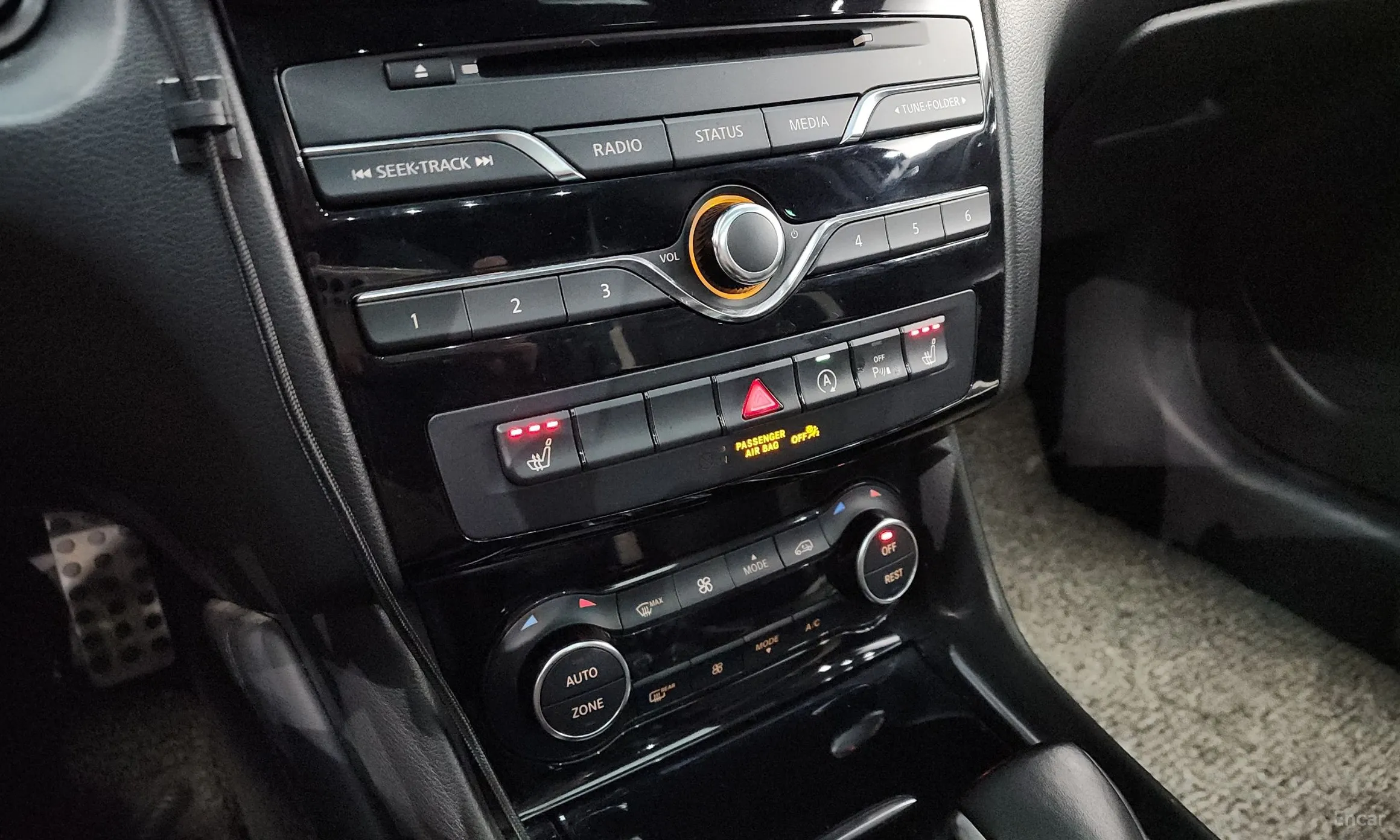 Infiniti Q30 превью 16