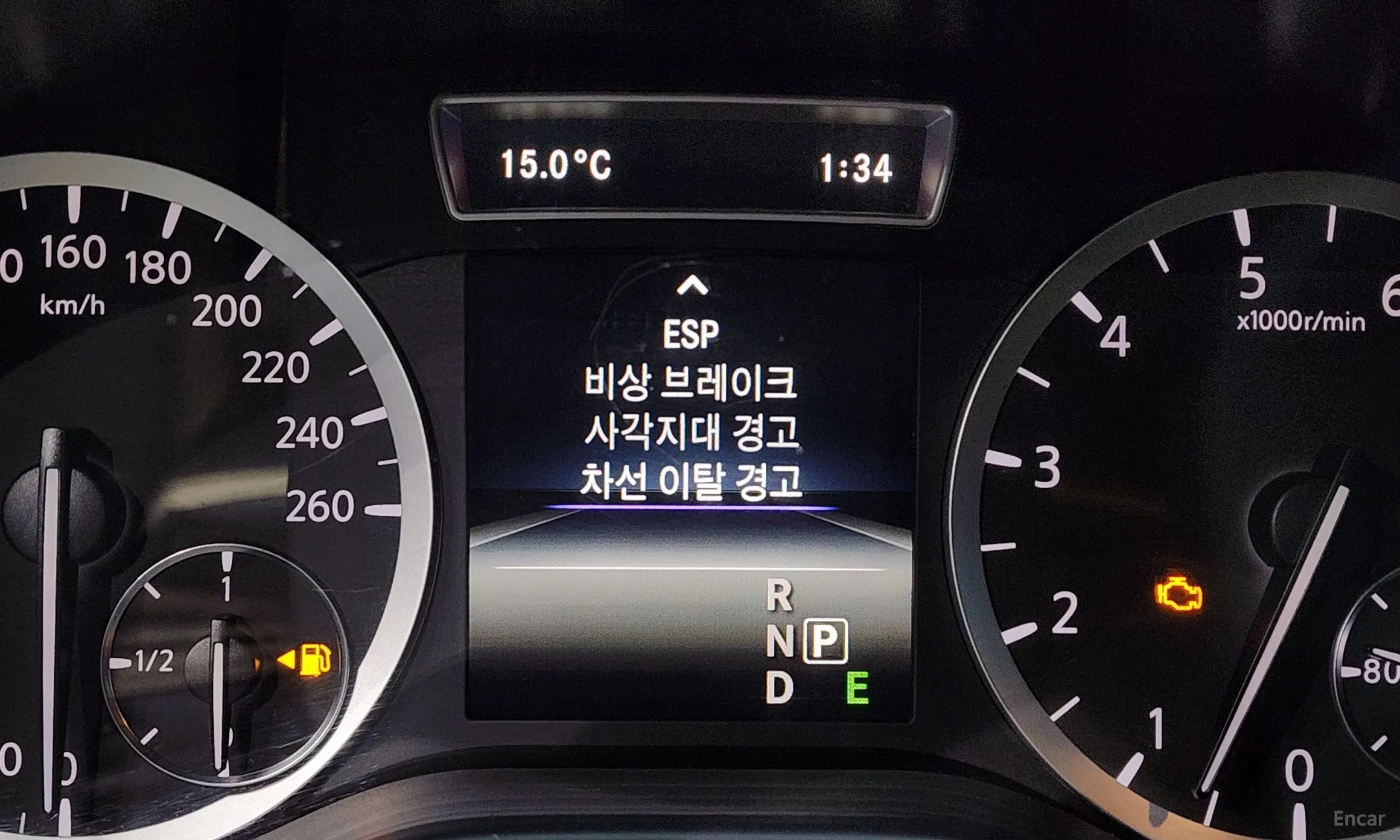 Infiniti Q30 превью 18