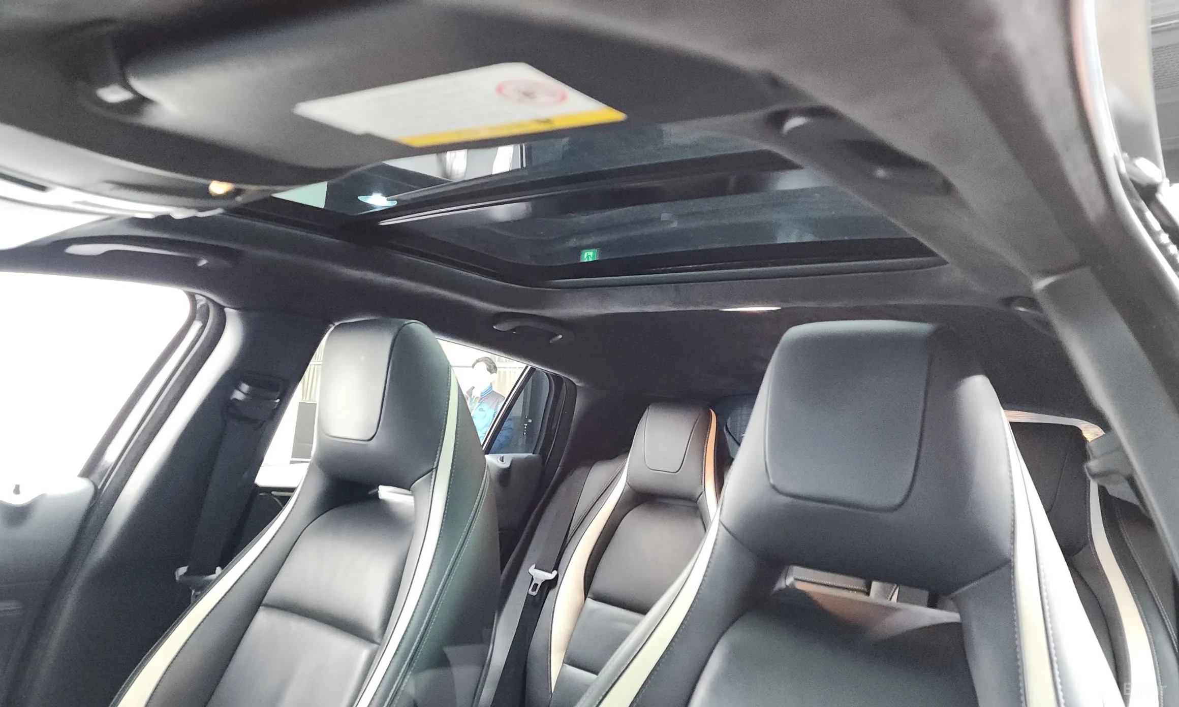 Infiniti Q30 превью 19