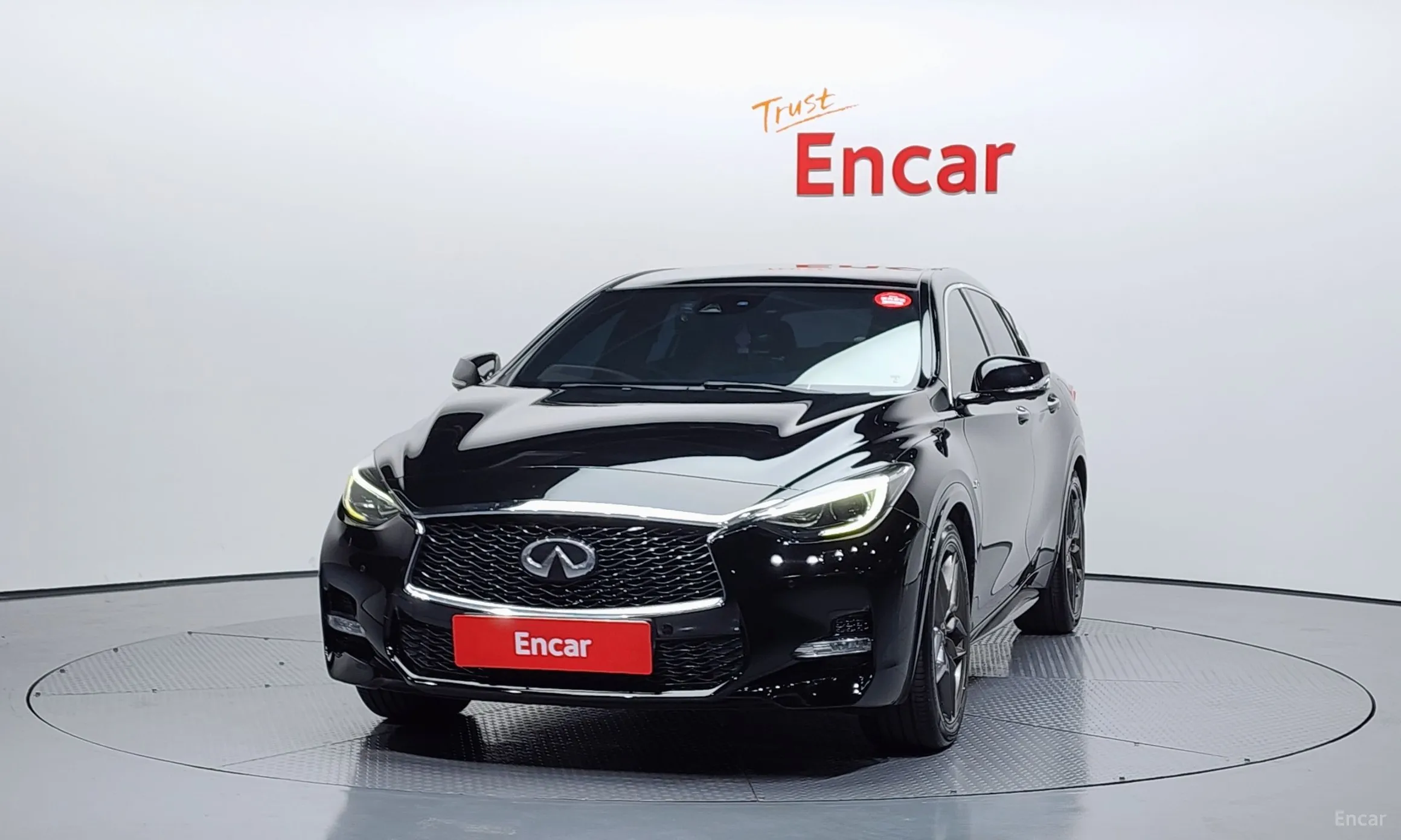 Infiniti Q30 превью 3