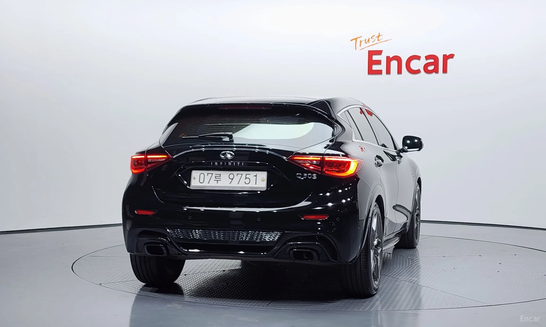 Infiniti Q30 превью 4