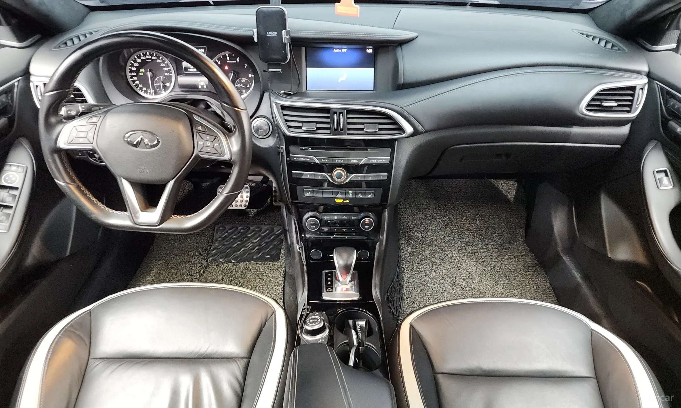 Infiniti Q30 превью 7