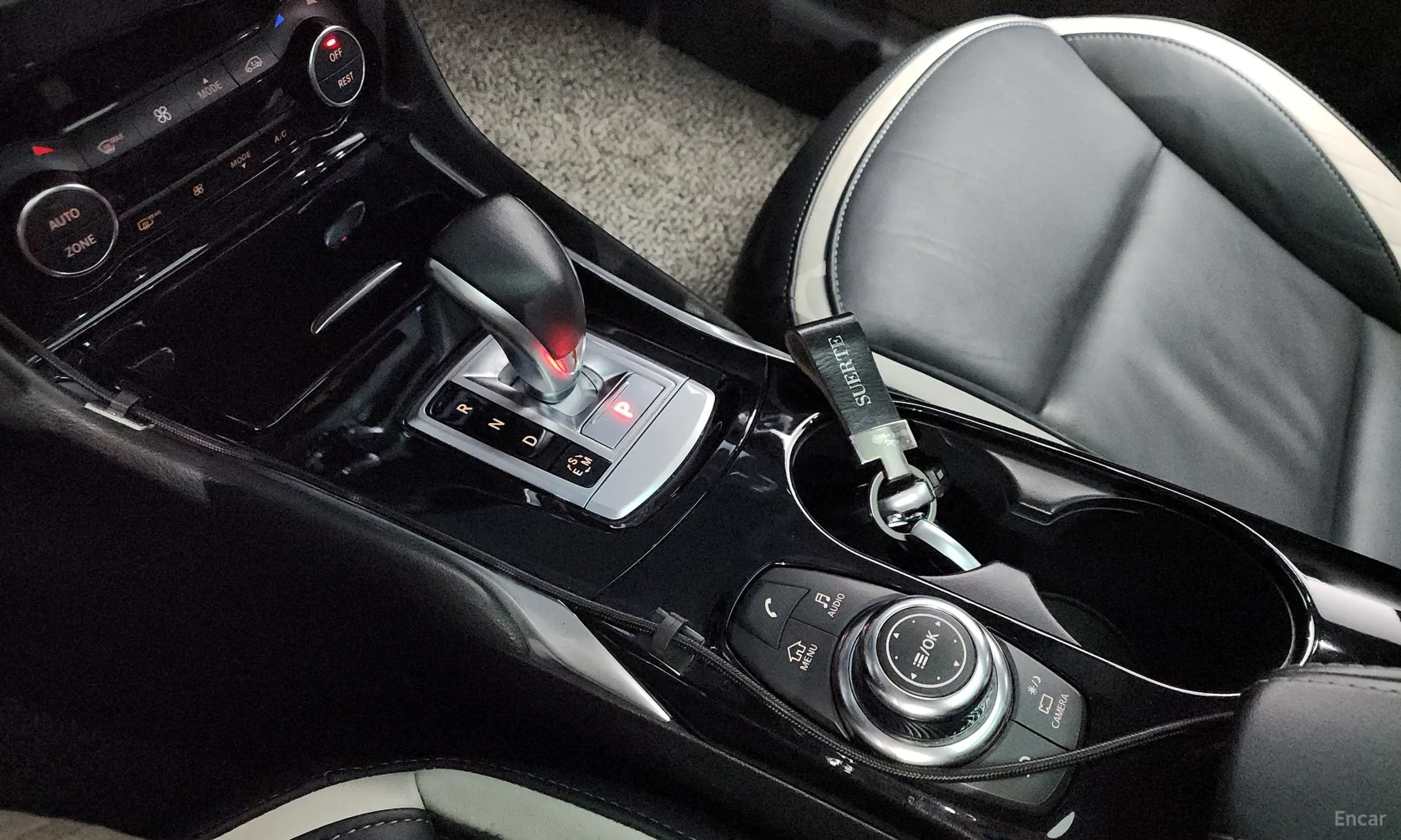 Infiniti Q30 превью 9