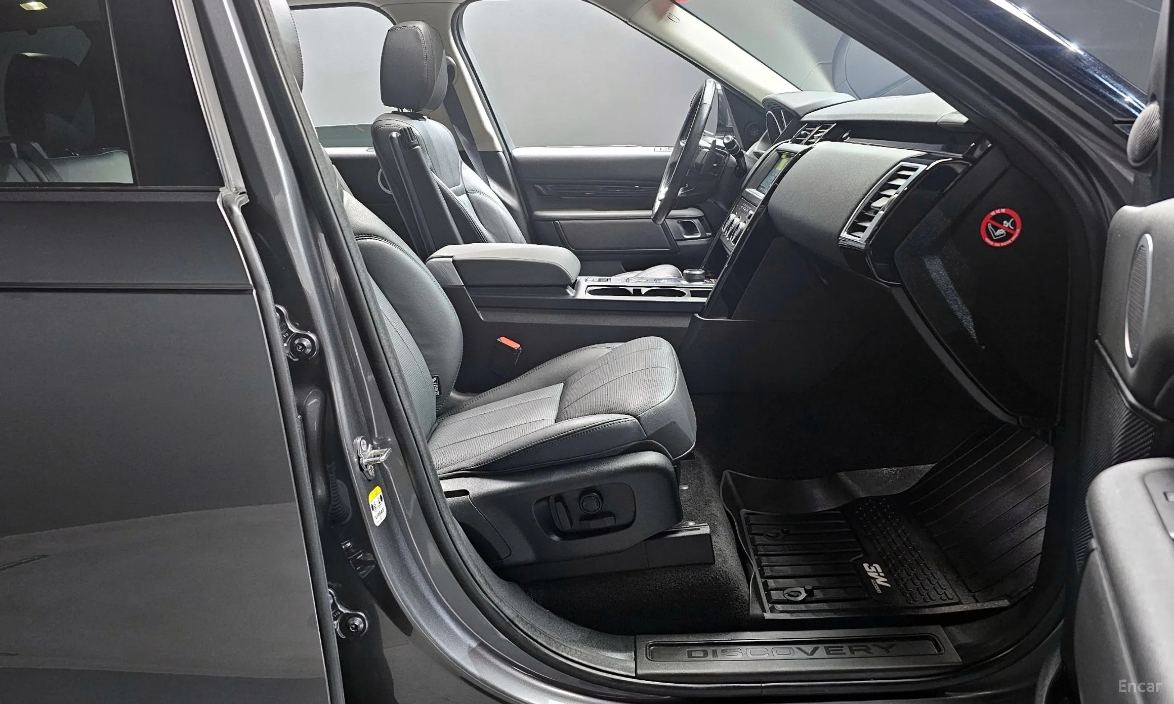 Land Rover Discovery 5 превью 11