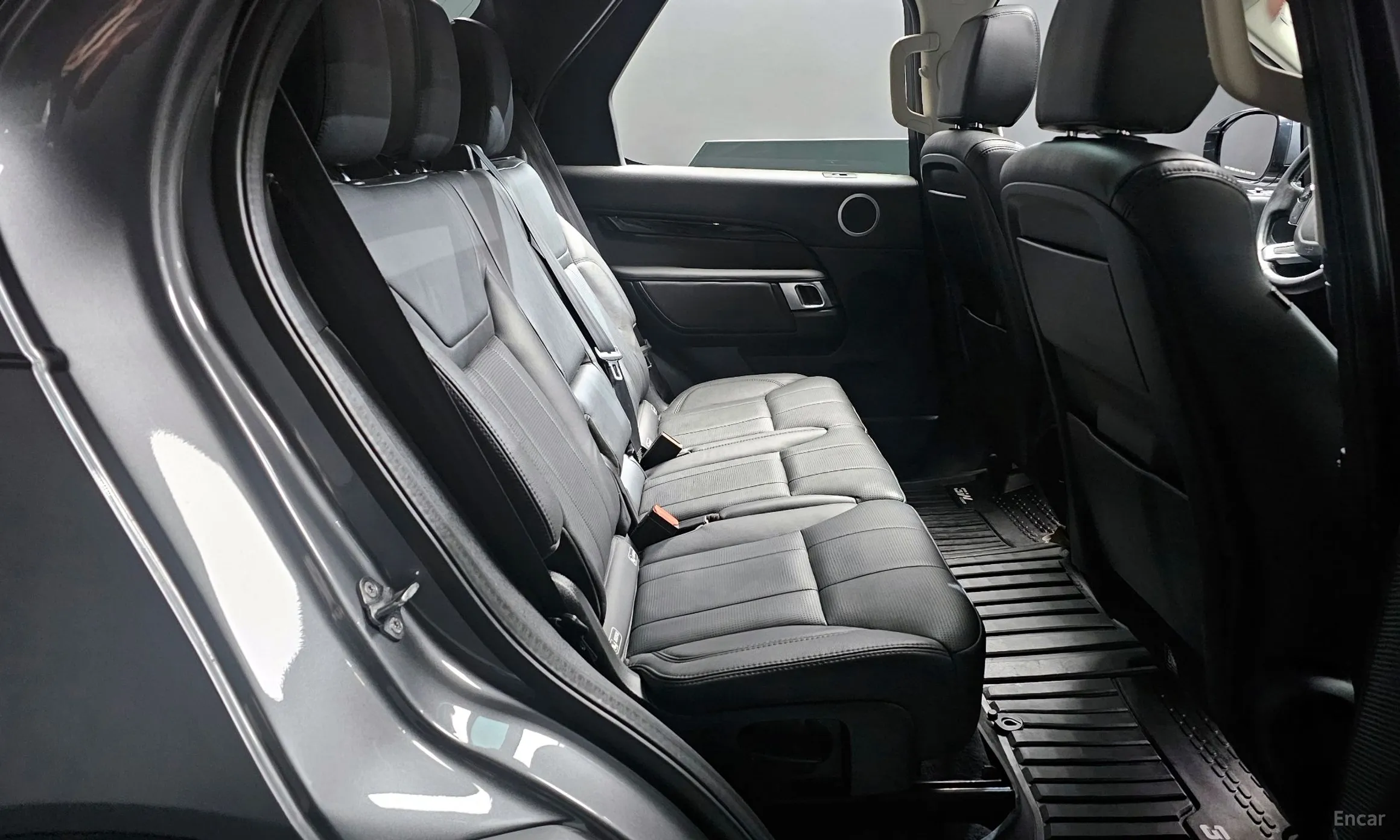 Land Rover Discovery 5 превью 12