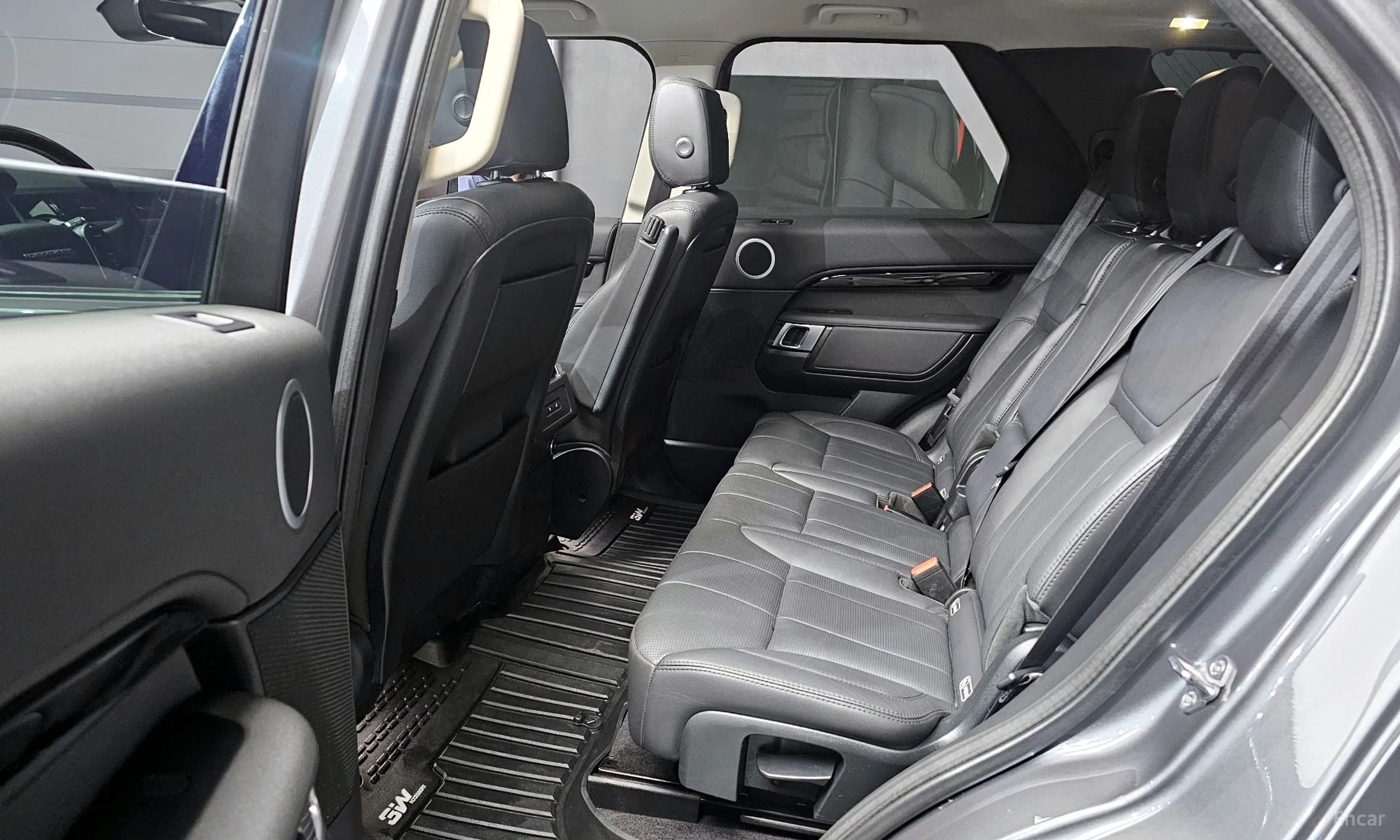Land Rover Discovery 5 превью 13