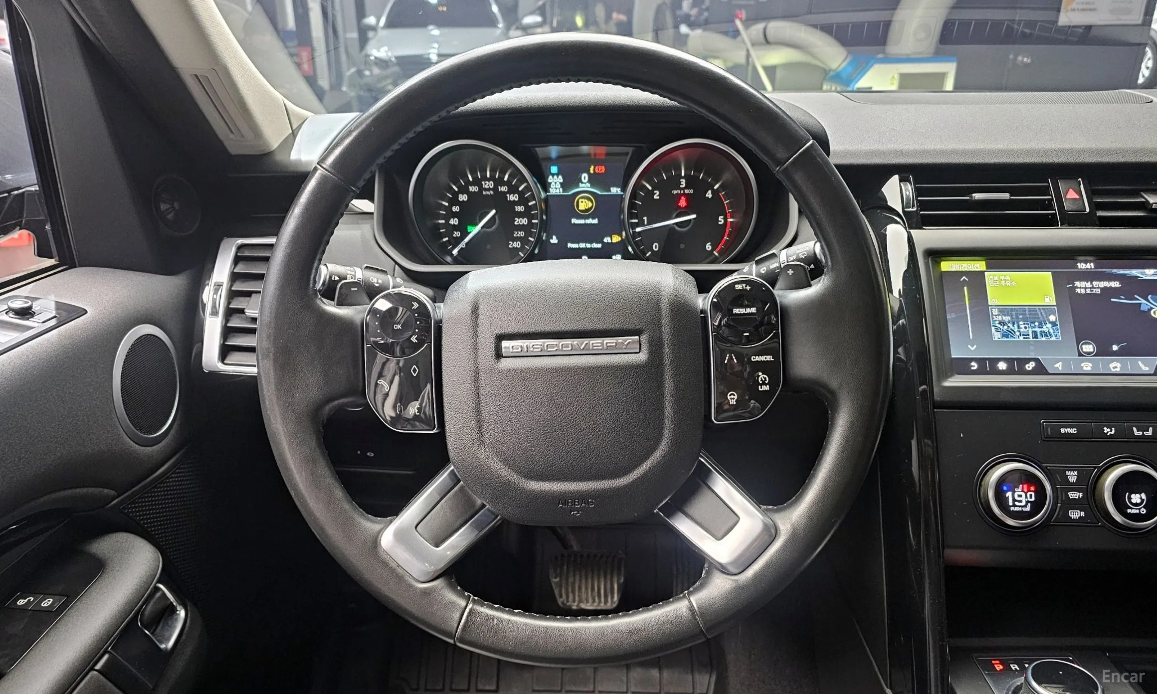 Land Rover Discovery 5 превью 14