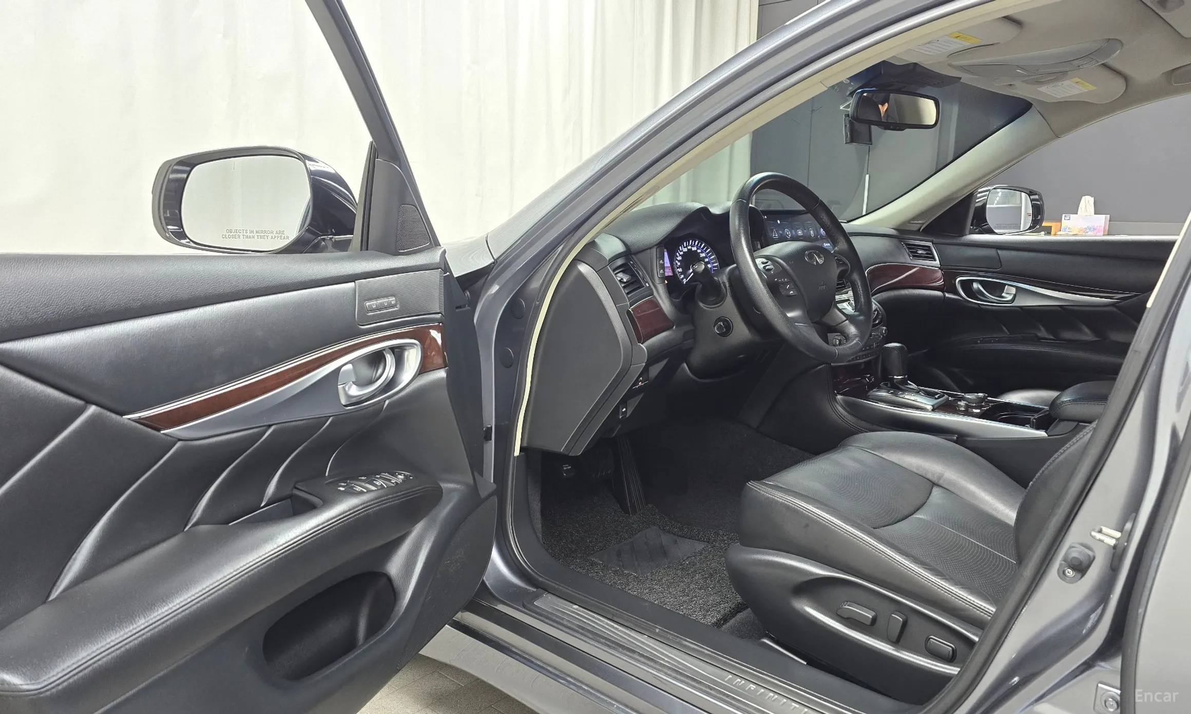 Infiniti Q70 превью 11
