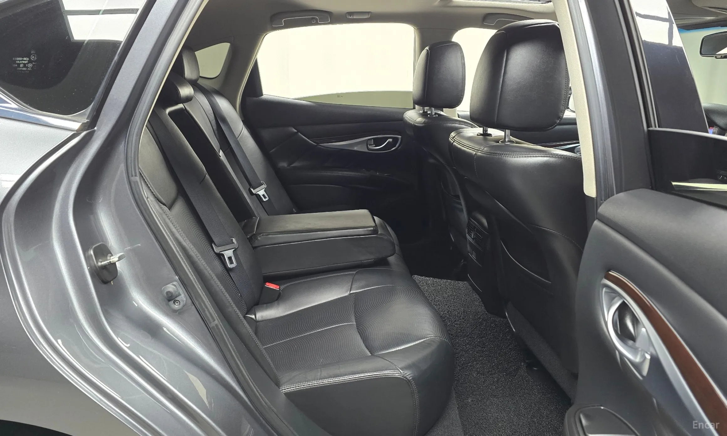 Infiniti Q70 превью 12