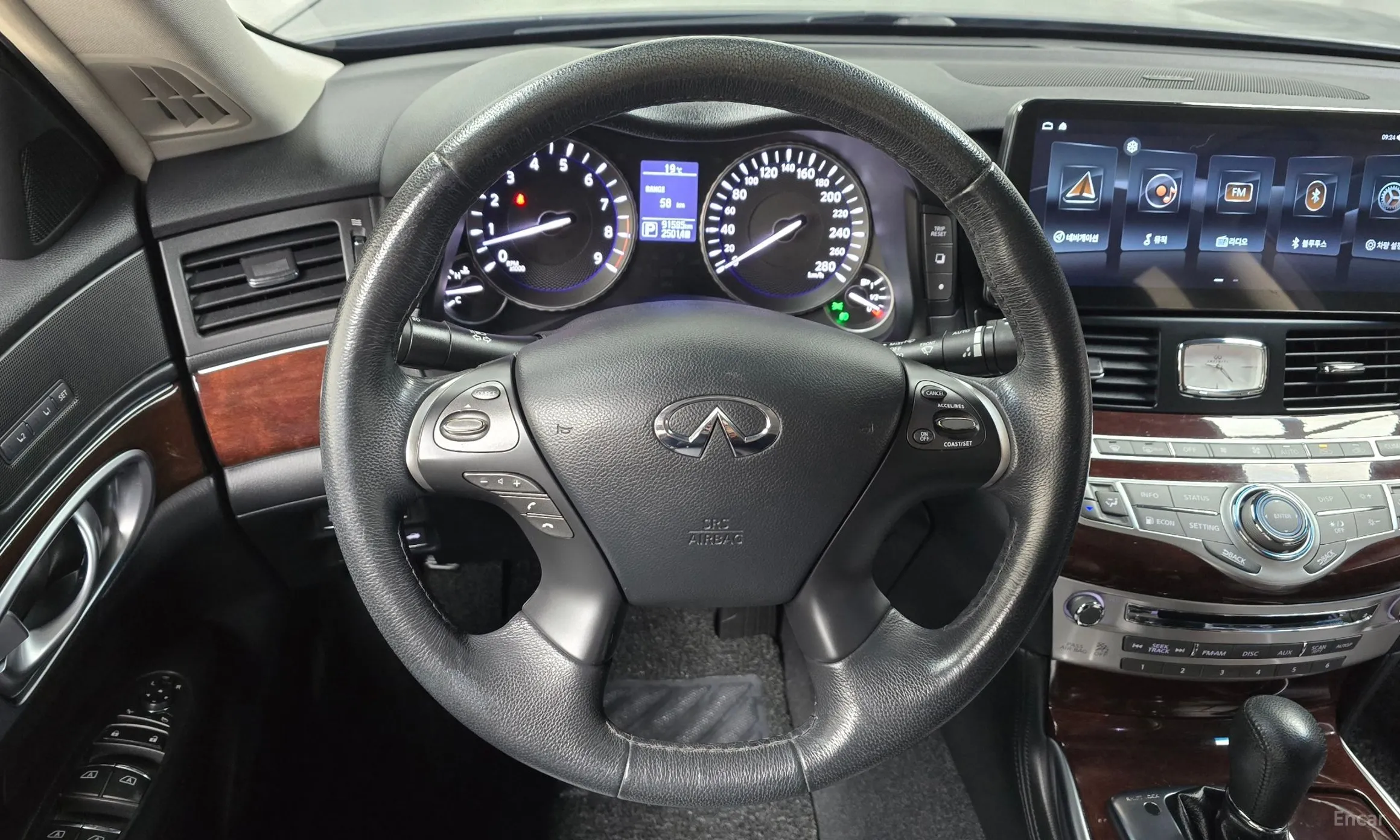 Infiniti Q70 превью 13